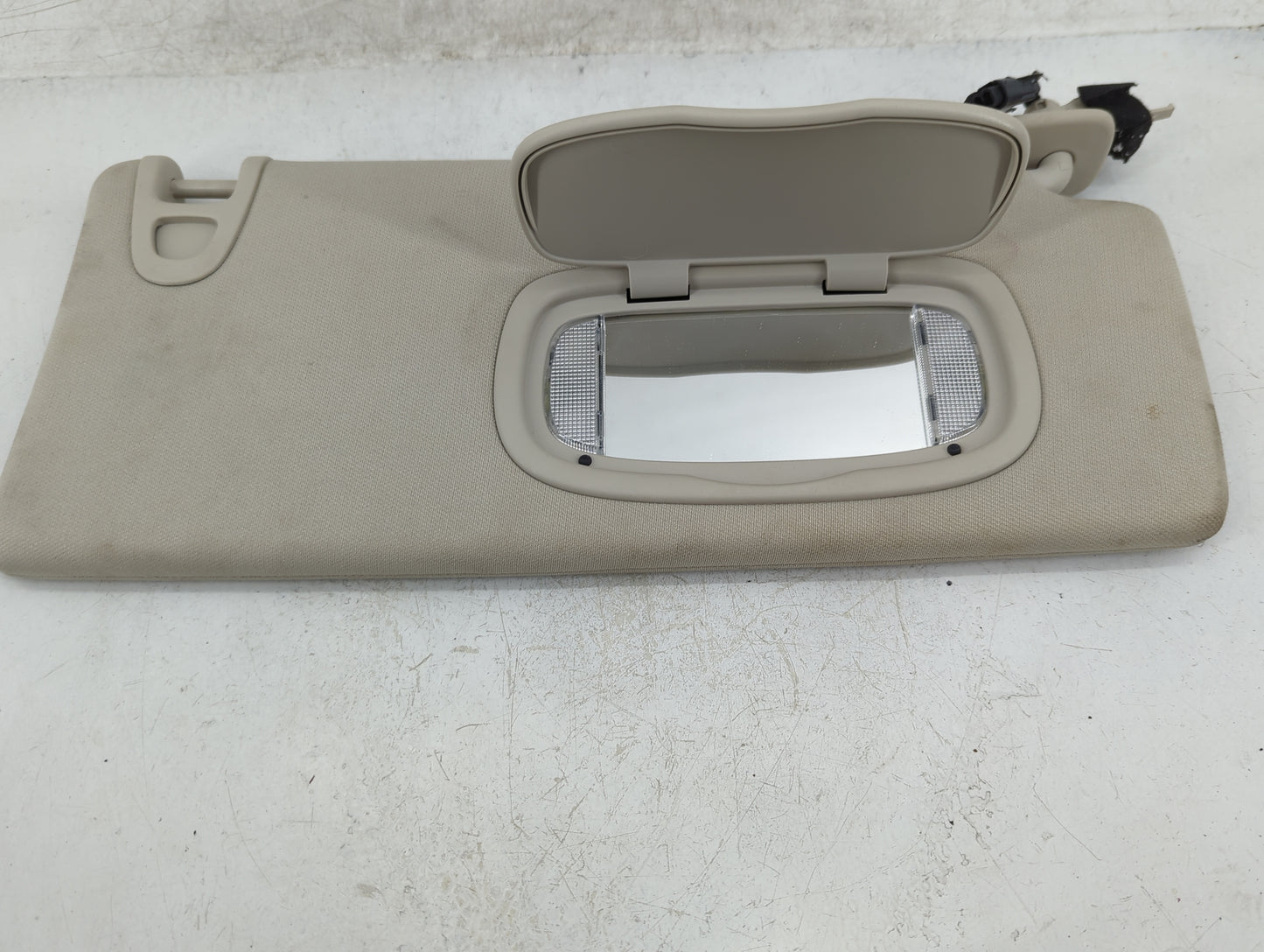 2014-2018 Jeep Cherokee Sun Visor Shade Replacement Passenger Right Mirror Fits Fits 2014 2015 2016 2017 2018 OEM Used Auto 