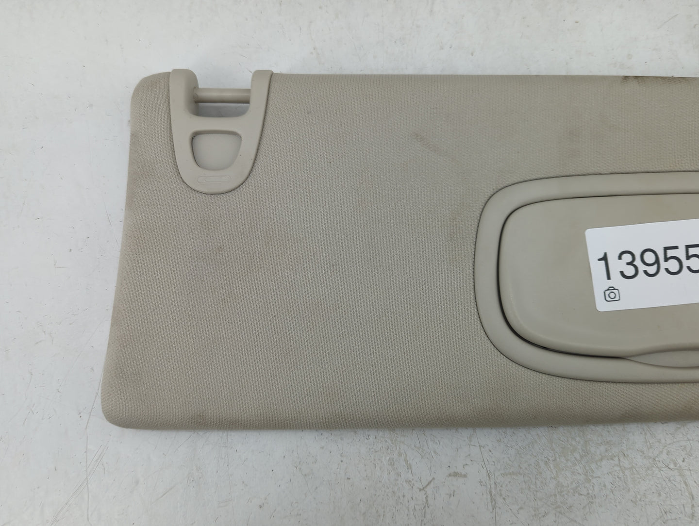 2014-2018 Jeep Cherokee Sun Visor Shade Replacement Passenger Right Mirror Fits Fits 2014 2015 2016 2017 2018 OEM Used Auto 
