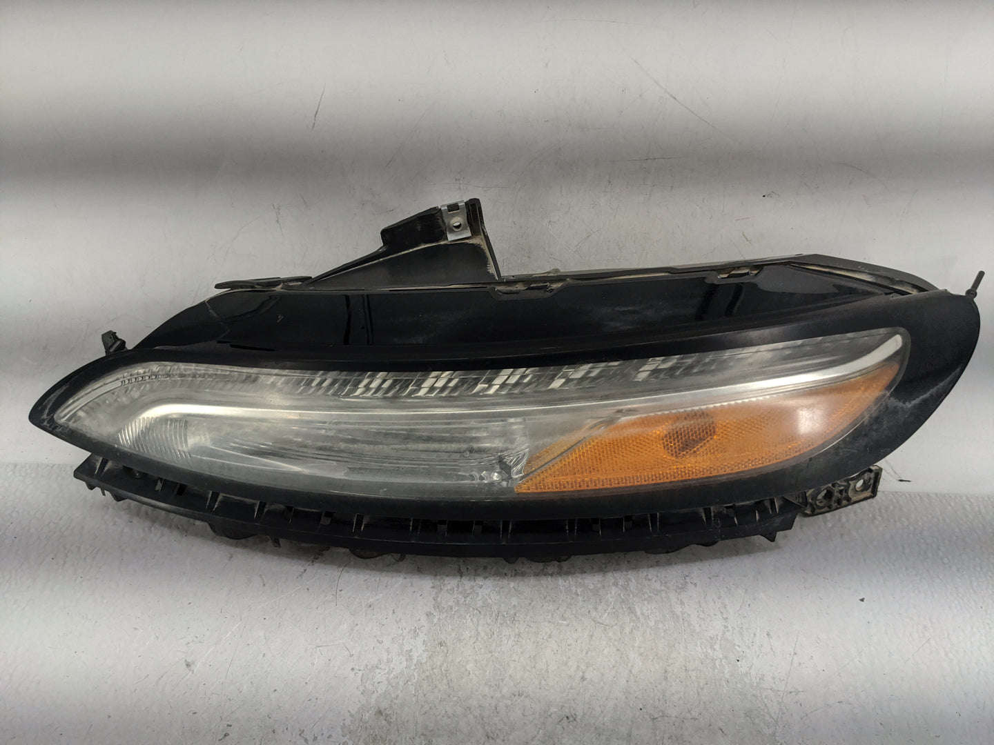 2014-2018 Jeep Cherokee Driver Left Oem Front Light Lamp - Oemusedautoparts1.com