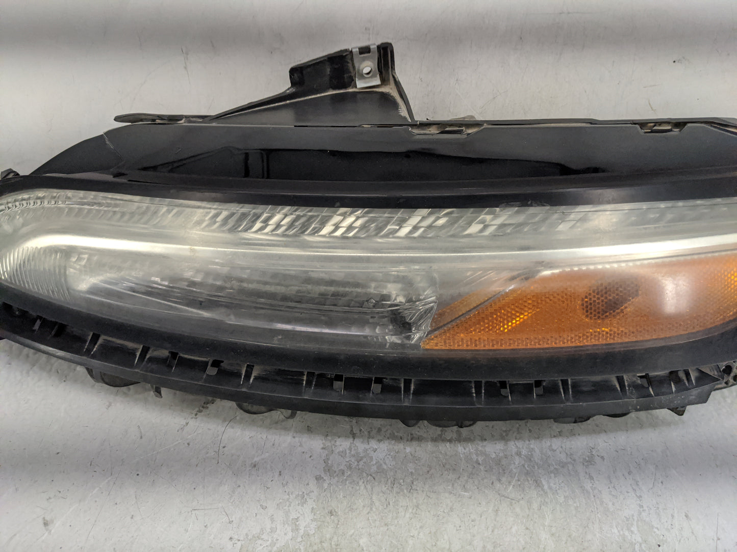 2014-2018 Jeep Cherokee Driver Left Oem Front Light Lamp - Oemusedautoparts1.com