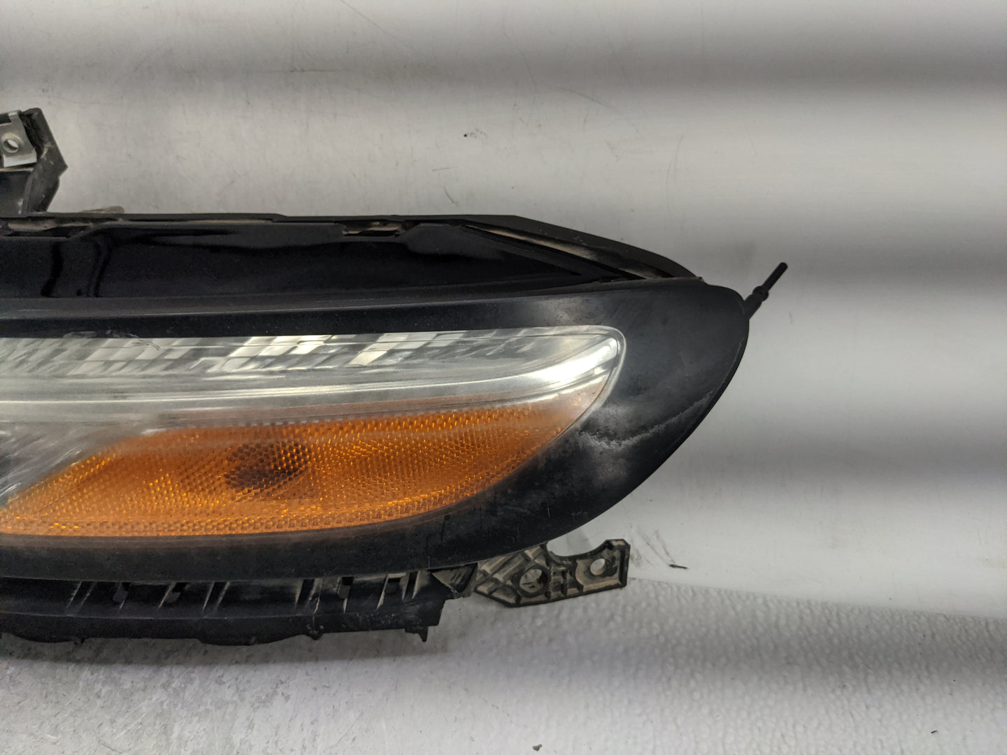 2014-2018 Jeep Cherokee Driver Left Oem Front Light Lamp - Oemusedautoparts1.com