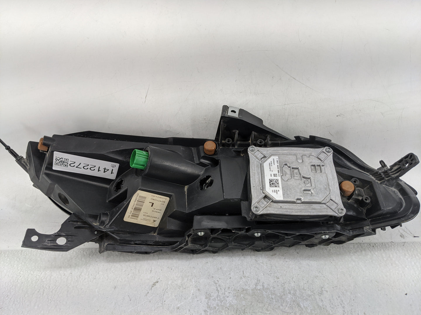 2014-2018 Jeep Cherokee Driver Left Oem Front Light Lamp - Oemusedautoparts1.com