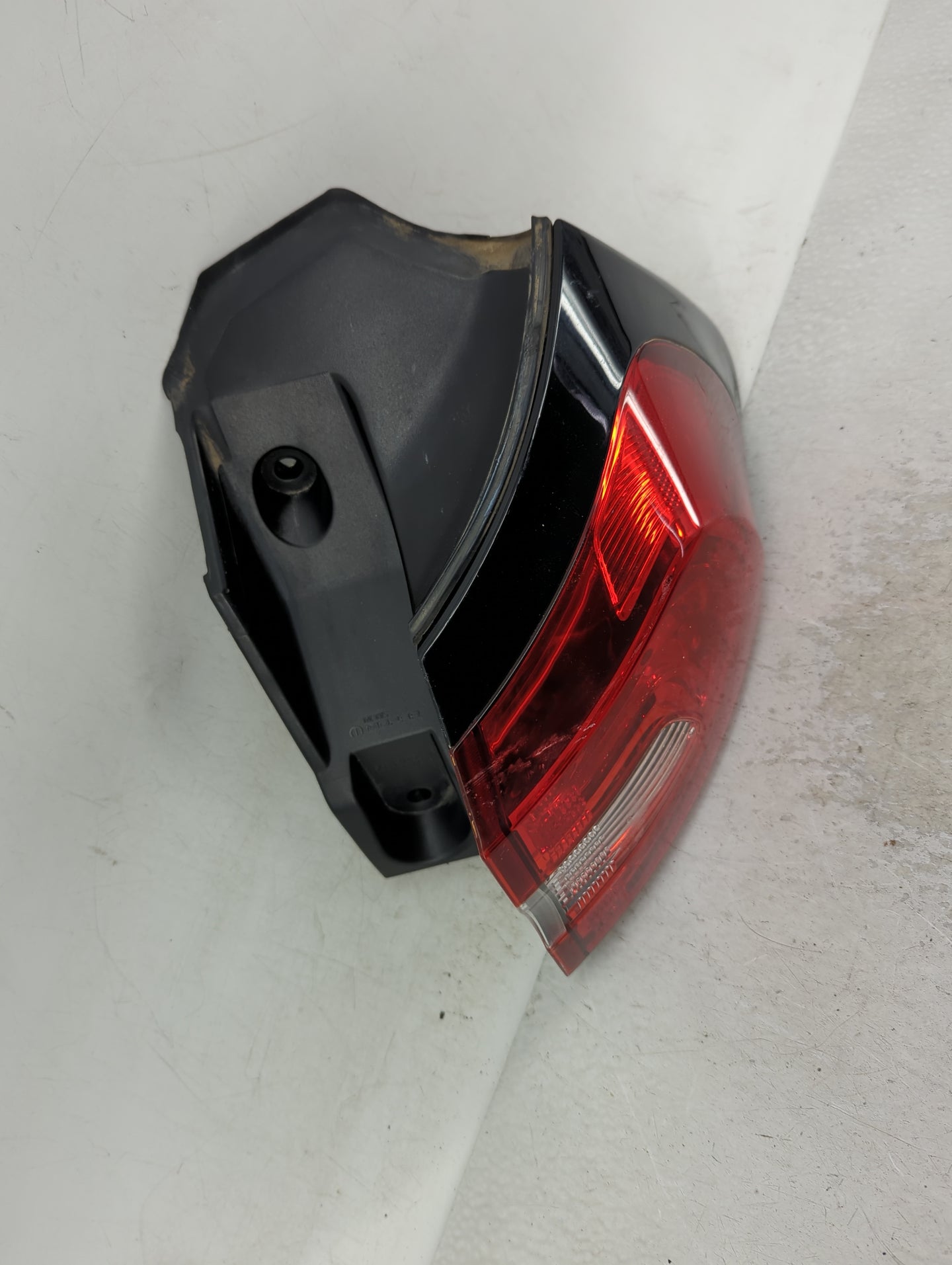 2014-2018 Jeep Cherokee Tail Light Assembly Passenger Right OEM Fits Fits 2014 2015 2016 2017 2018 OEM Used Auto Parts - Oem
