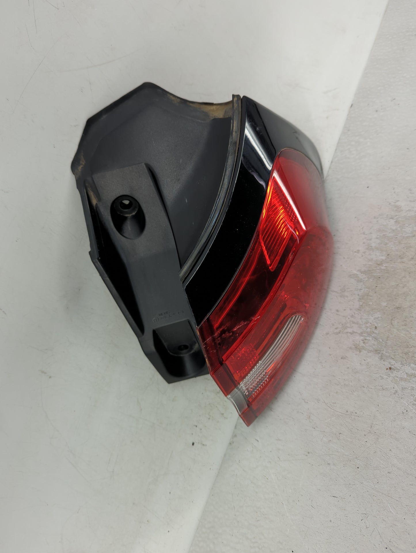 2014-2018 Jeep Cherokee Tail Light Assembly Passenger Right OEM Fits Fits 2014 2015 2016 2017 2018 OEM Used Auto Parts - Oem