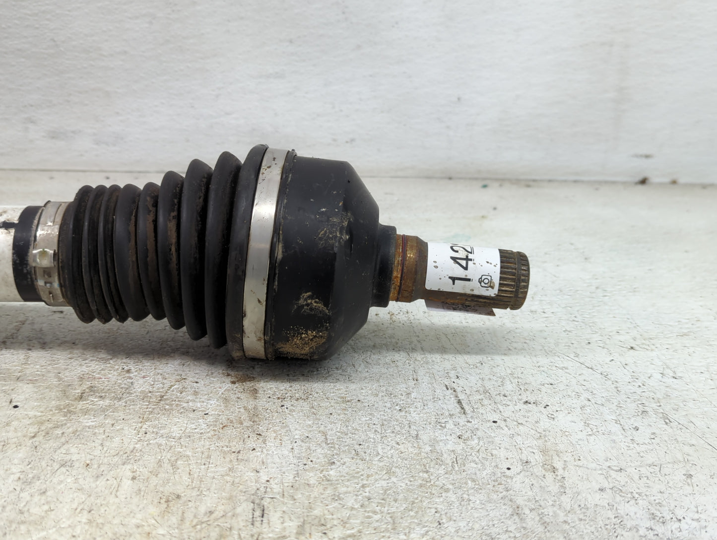 2014-2018 Jeep Cherokee Axle Shaft Front Driver Cv C/v - Oemusedautoparts1.com