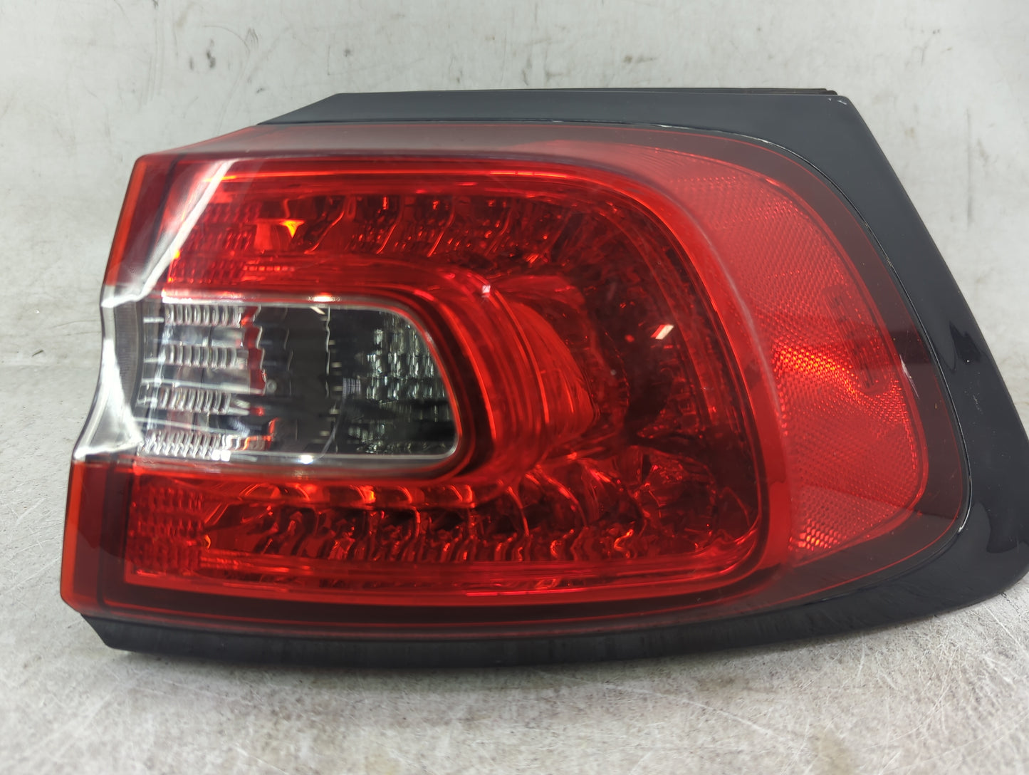 2014-2018 Jeep Cherokee Tail Light Assembly Passenger Right OEM P/N:68102906AD Fits Fits 2014 2015 2016 2017 2018 OEM Used A
