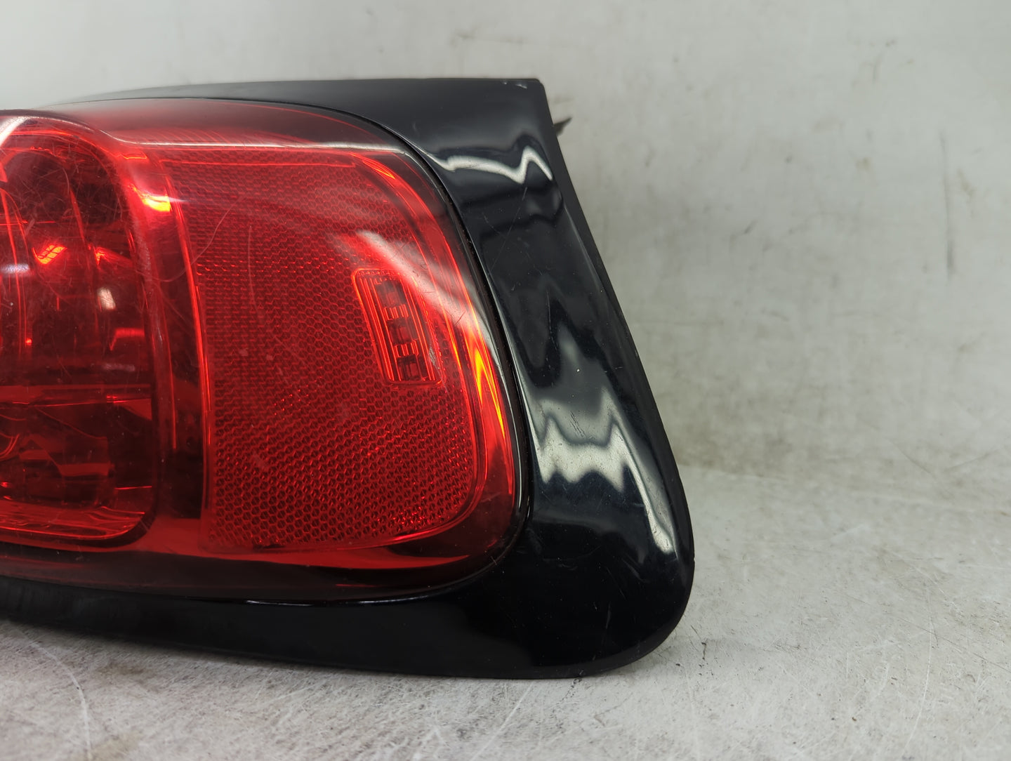 2014-2018 Jeep Cherokee Tail Light Assembly Passenger Right OEM P/N:68102906AD Fits Fits 2014 2015 2016 2017 2018 OEM Used A