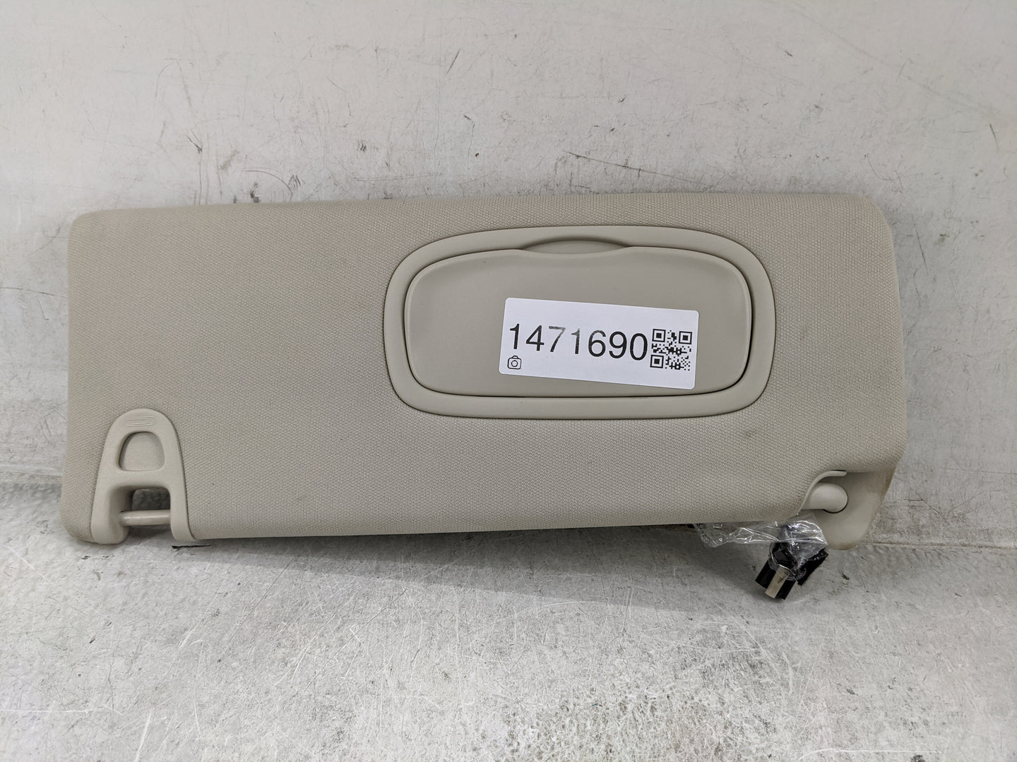 2014-2018 Jeep Cherokee Sun Visor Shade Replacement Driver Left Mirror Fits Fits 2014 2015 2016 2017 2018 OEM Used Auto Part