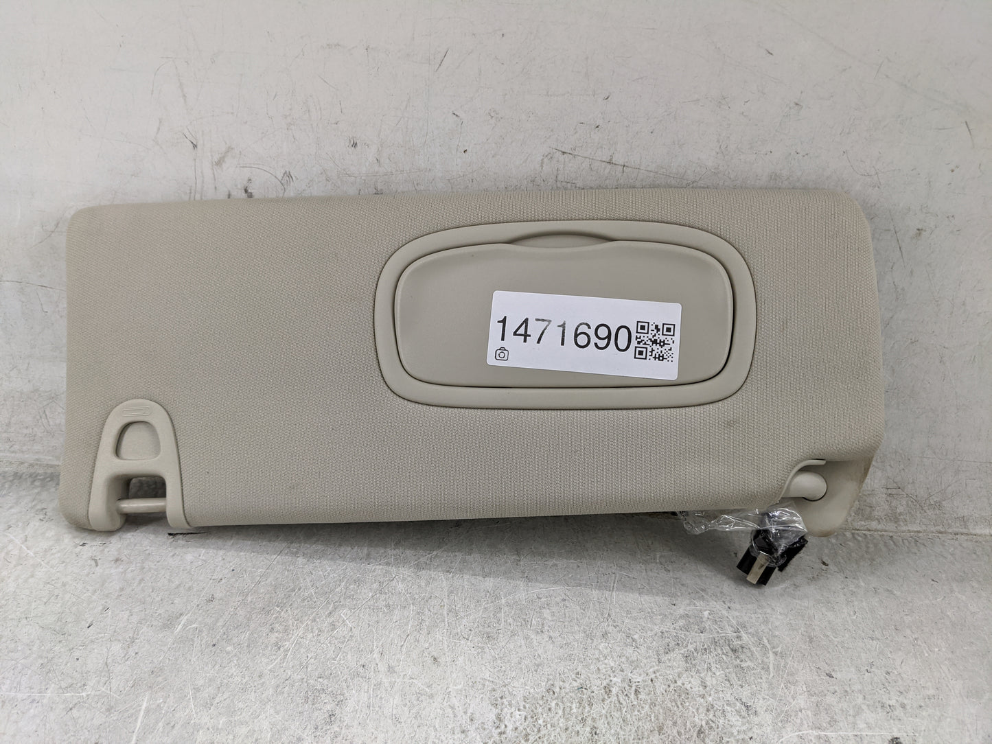 2014-2018 Jeep Cherokee Sun Visor Shade Replacement Driver Left Mirror Fits Fits 2014 2015 2016 2017 2018 OEM Used Auto Part