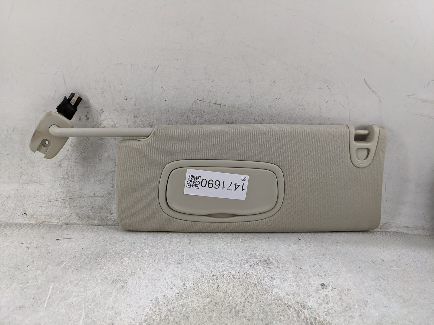 2014-2018 Jeep Cherokee Sun Visor Shade Replacement Driver Left Mirror Fits Fits 2014 2015 2016 2017 2018 OEM Used Auto Part