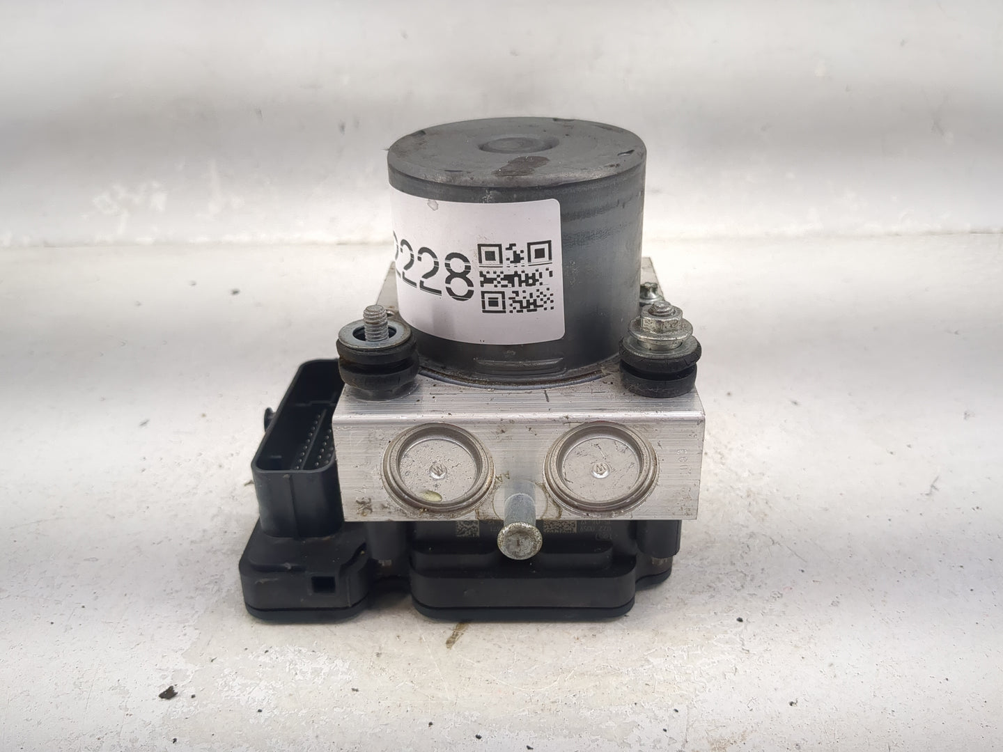 2015 Jeep Cherokee ABS Pump Control Module Replacement P/N:P68237001AE TYA16854067 Fits OEM Used Auto Parts - Oemusedautopar