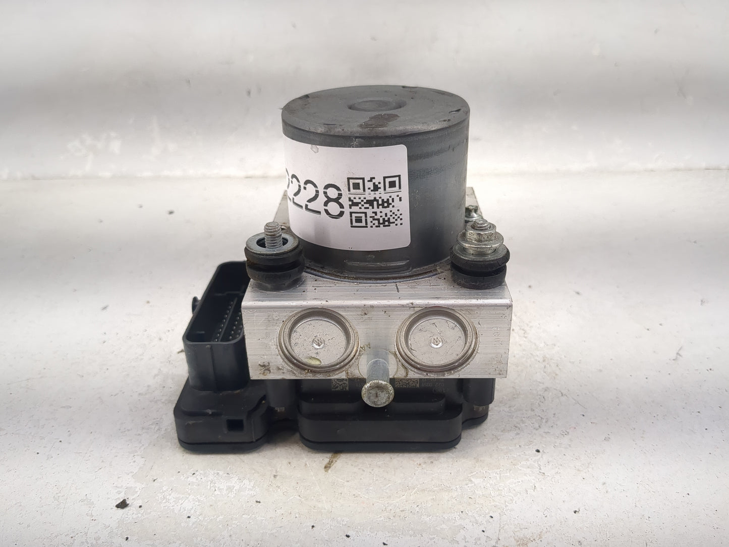 2015 Jeep Cherokee ABS Pump Control Module Replacement P/N:P68237001AE TYA16854067 Fits OEM Used Auto Parts - Oemusedautopar