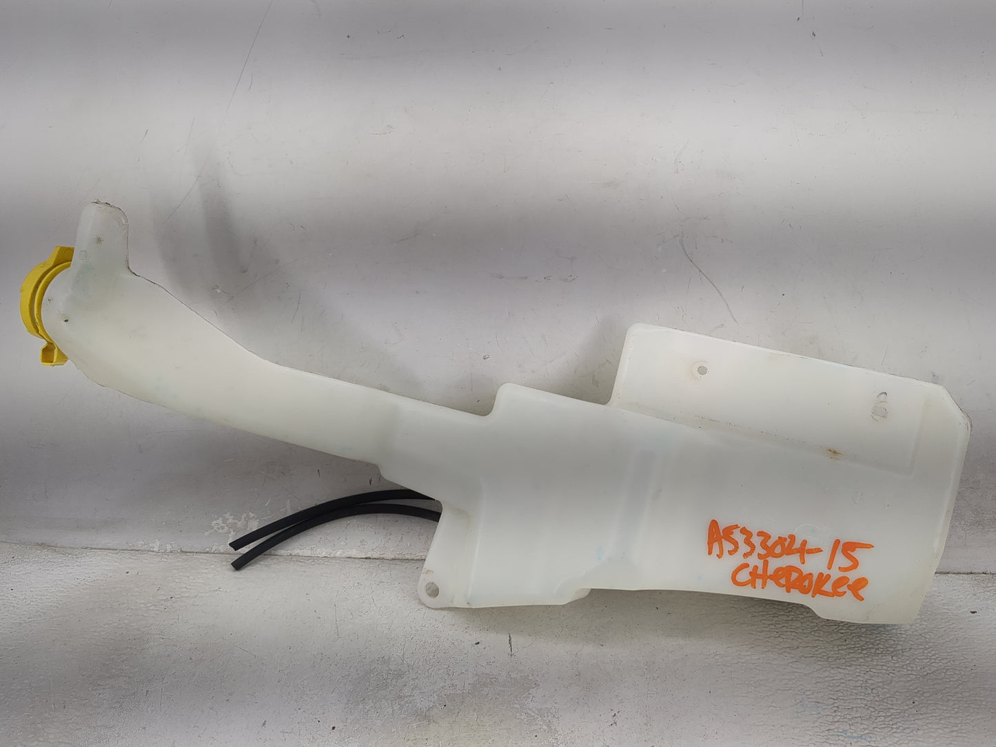 2014-2018 Jeep Cherokee Windshield Washer Fluid Reservoir Bottle Oem 1474219 - Oemusedautoparts1.com