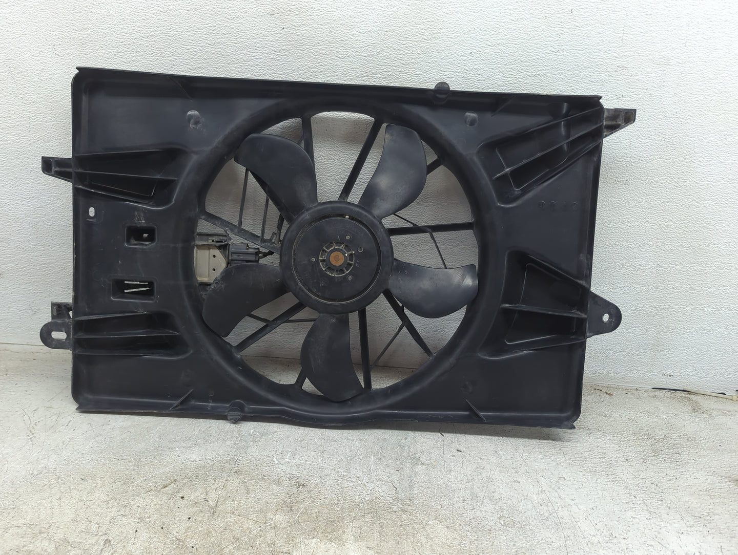 2014-2019 Jeep Cherokee Electric Radiator Cooling Fan Motor Assembly P/N:68197293AD AA223000-1823 Fits OEM Used Auto Parts -
