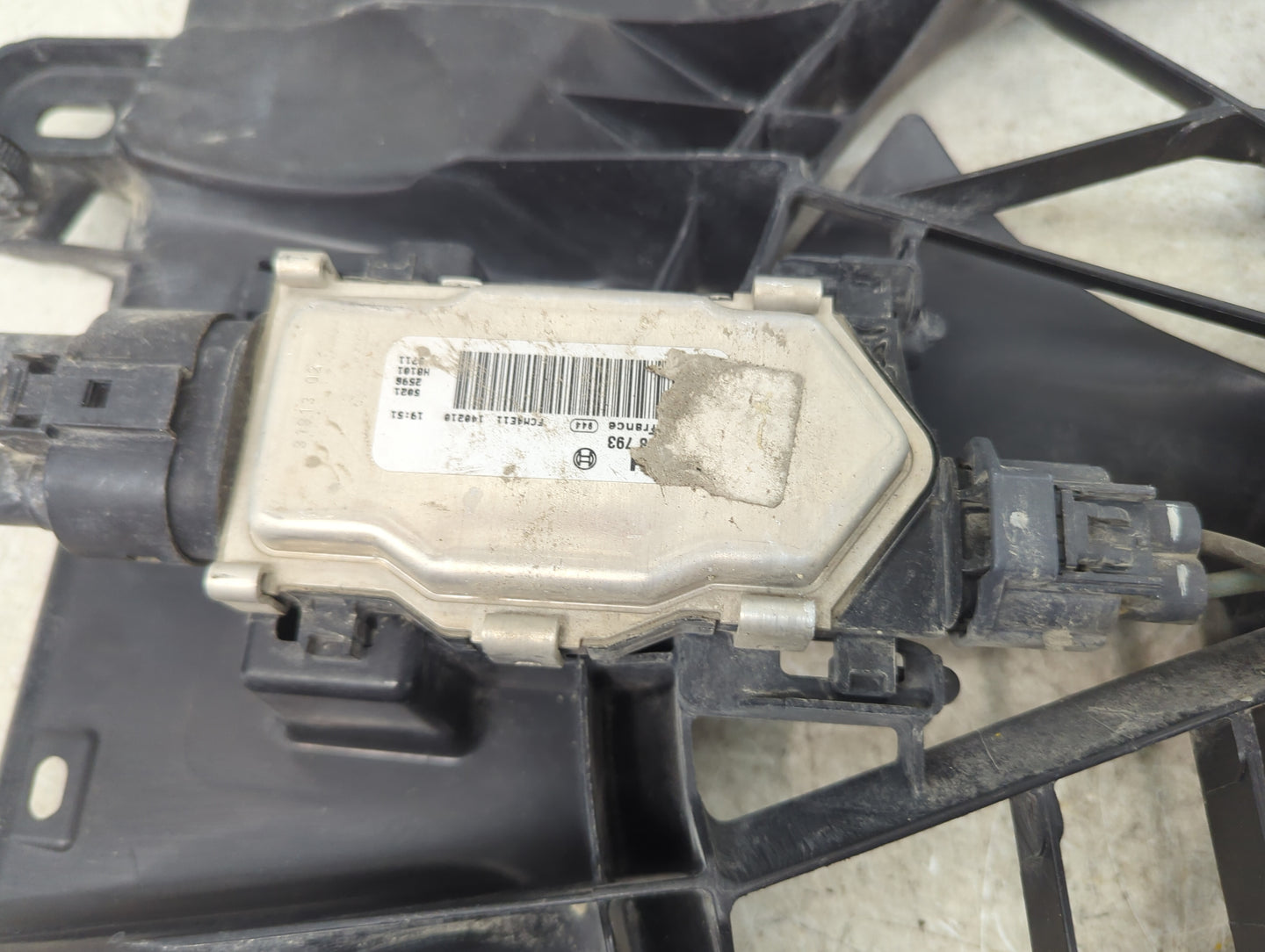 2014-2019 Jeep Cherokee Electric Radiator Cooling Fan Motor Assembly P/N:68197293AD AA223000-1823 Fits OEM Used Auto Parts -