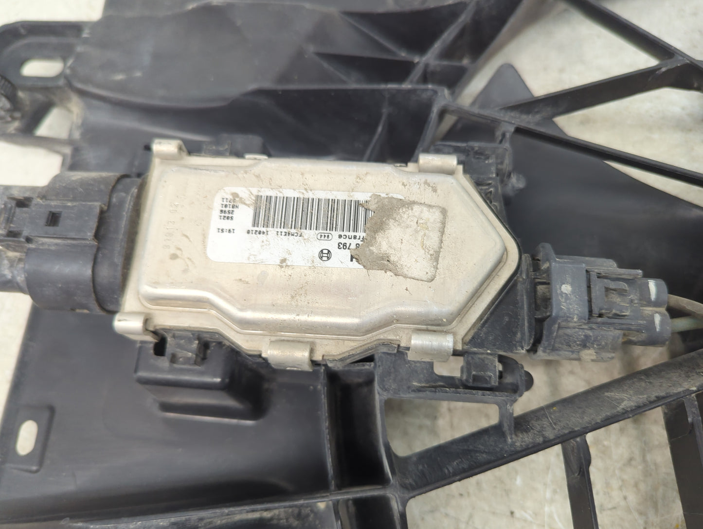2014-2019 Jeep Cherokee Electric Radiator Cooling Fan Motor Assembly P/N:68197293AD AA223000-1823 Fits OEM Used Auto Parts -
