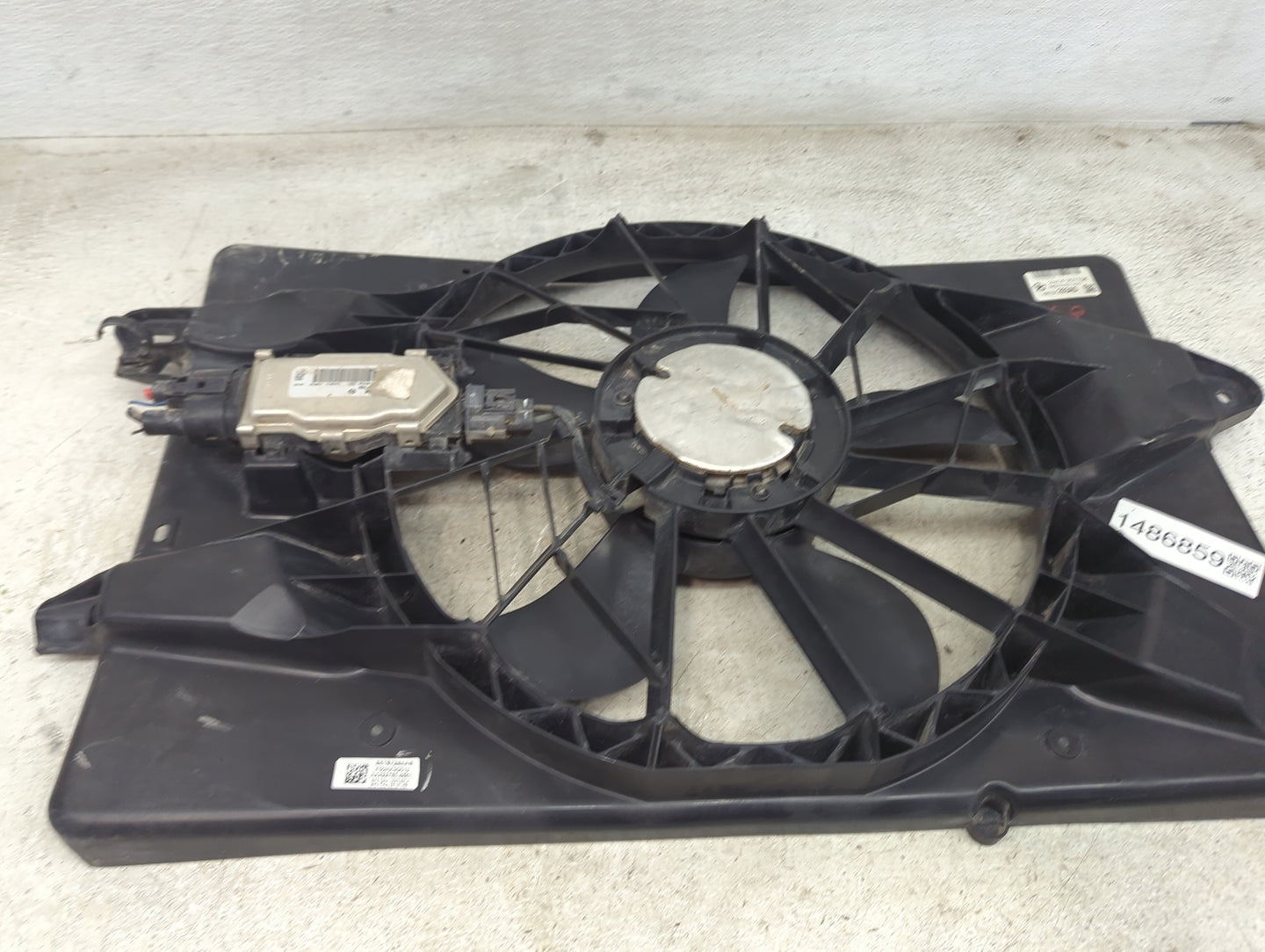 2014-2019 Jeep Cherokee Electric Radiator Cooling Fan Motor Assembly P/N:68197293AD AA223000-1823 Fits OEM Used Auto Parts -
