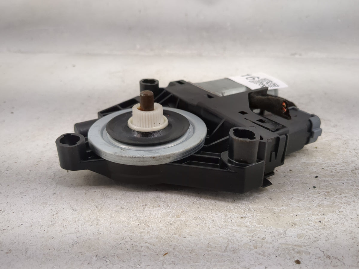 2014-2022 Jeep Cherokee Passenger Front Right Power Window Motor - Oemusedautoparts1.com