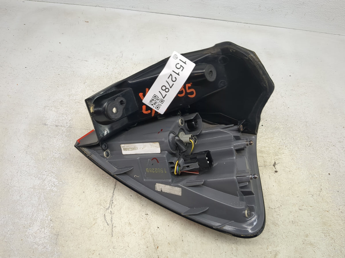 2014-2018 Jeep Cherokee Tail Light Assembly Driver Left OEM Fits Fits 2014 2015 2016 2017 2018 OEM Used Auto Parts - Oemused