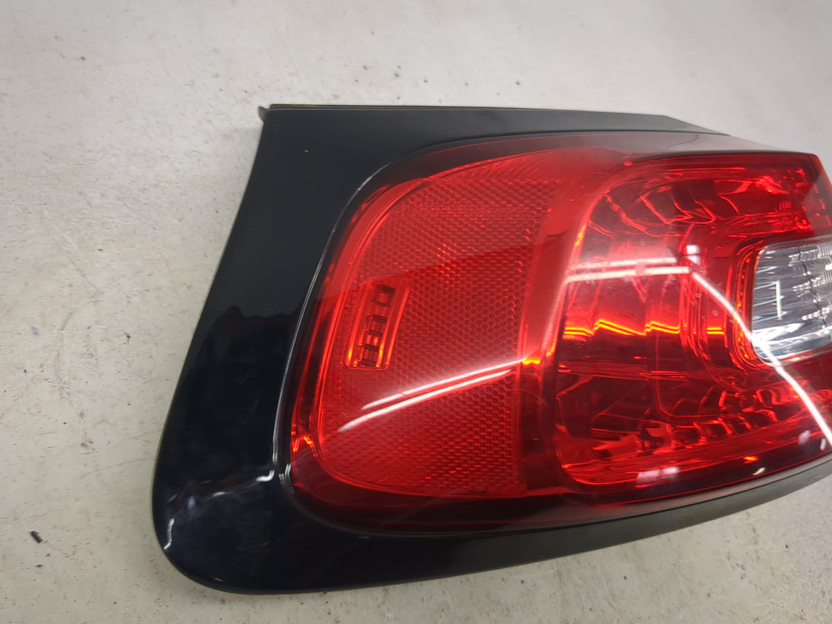 2014-2018 Jeep Cherokee Tail Light Assembly Driver Left OEM P/N:68102907AF Fits Fits 2014 2015 2016 2017 2018 OEM Used Auto 