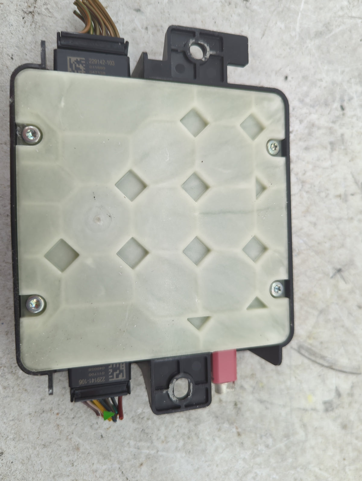 2015-2015 Jeep Cherokee Gateway Control Module - Oemusedautoparts1.com