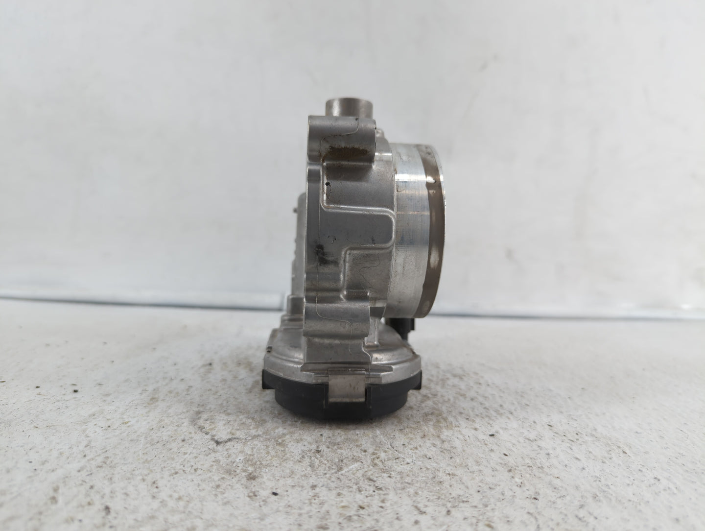 2014-2017 Jeep Cherokee Throttle Body P/N:05184349AC Fits Fits 2011 2012 2013 2014 2015 2016 2017 2018 2019 OEM Used Auto Pa