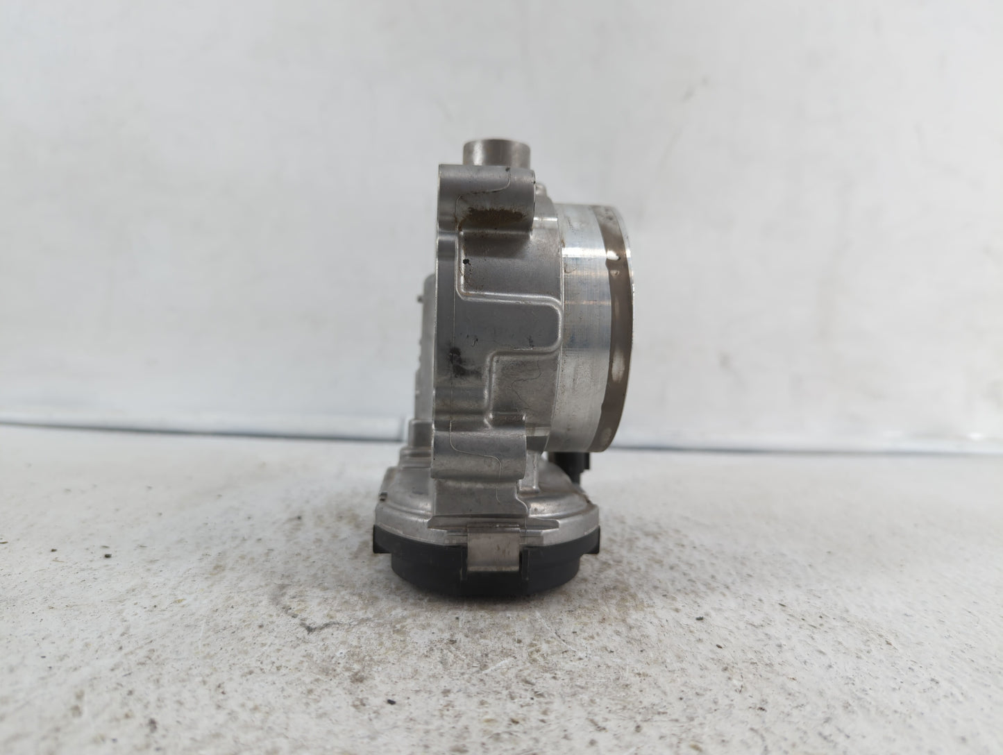 2014-2017 Jeep Cherokee Throttle Body P/N:05184349AC Fits Fits 2011 2012 2013 2014 2015 2016 2017 2018 2019 OEM Used Auto Pa