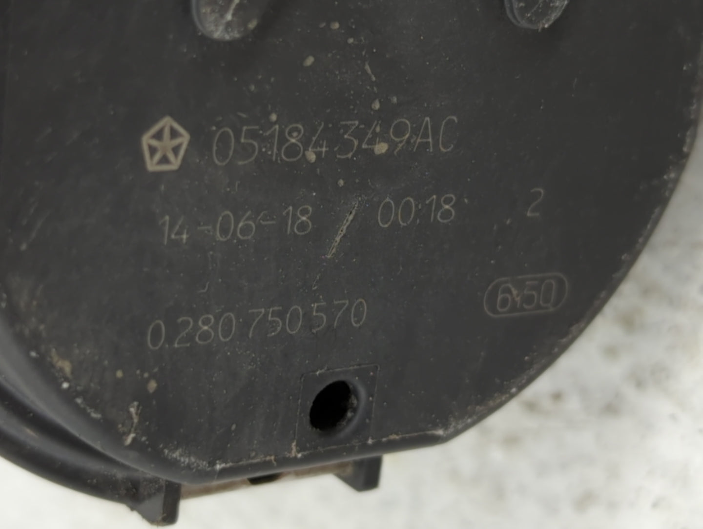 2014-2017 Jeep Cherokee Throttle Body P/N:05184349AC Fits Fits 2011 2012 2013 2014 2015 2016 2017 2018 2019 OEM Used Auto Pa