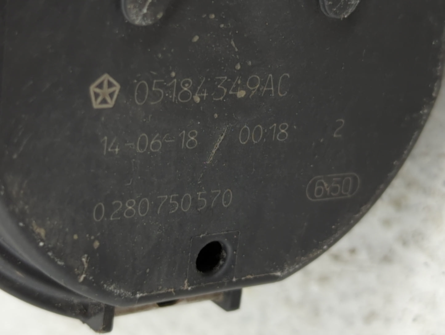 2014-2017 Jeep Cherokee Throttle Body P/N:05184349AC Fits Fits 2011 2012 2013 2014 2015 2016 2017 2018 2019 OEM Used Auto Pa
