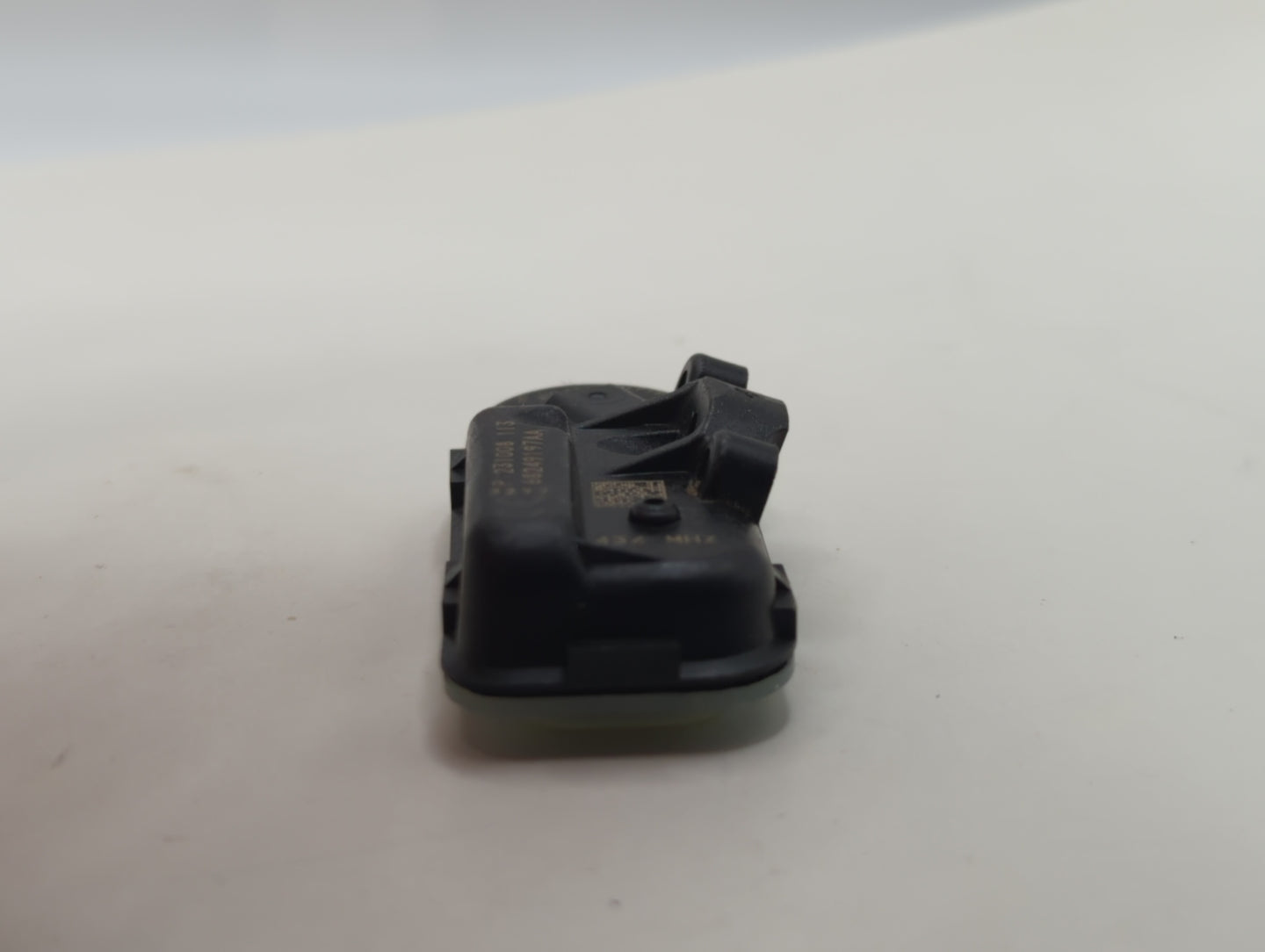 2015 Jeep Cherokee Tire Pressure Monitoring System Sensor Tpms - Oemusedautoparts1.com