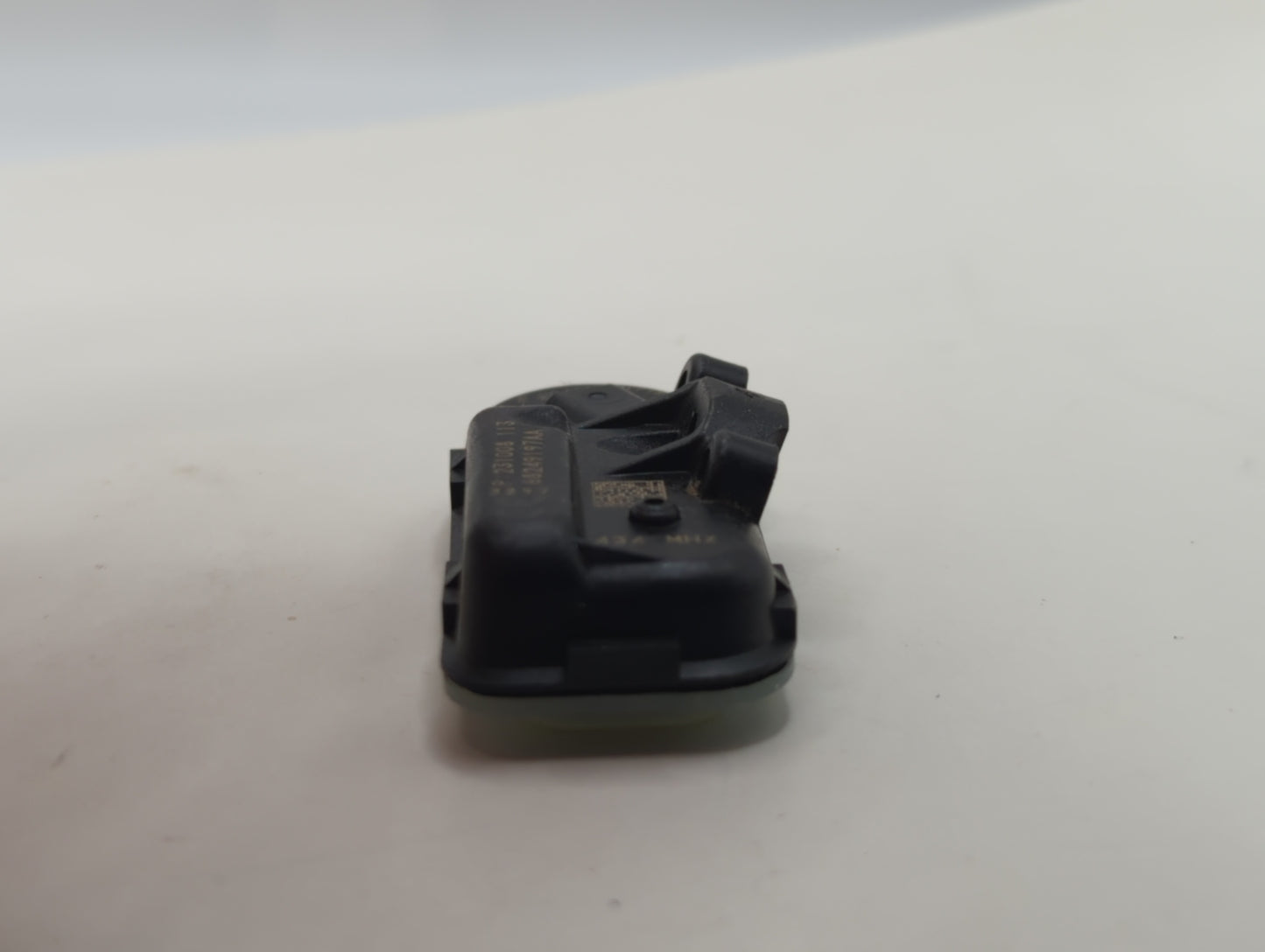 2015 Jeep Cherokee Tire Pressure Monitoring System Sensor Tpms - Oemusedautoparts1.com