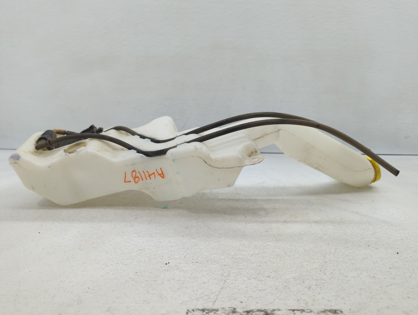 2014-2018 Jeep Cherokee Windshield Washer Fluid Reservoir Bottle Oem - Oemusedautoparts1.com