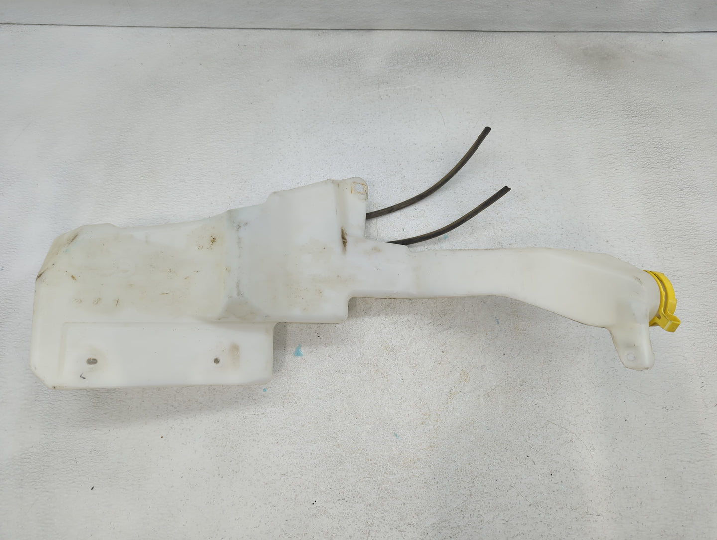 2014-2018 Jeep Cherokee Windshield Washer Fluid Reservoir Bottle Oem - Oemusedautoparts1.com
