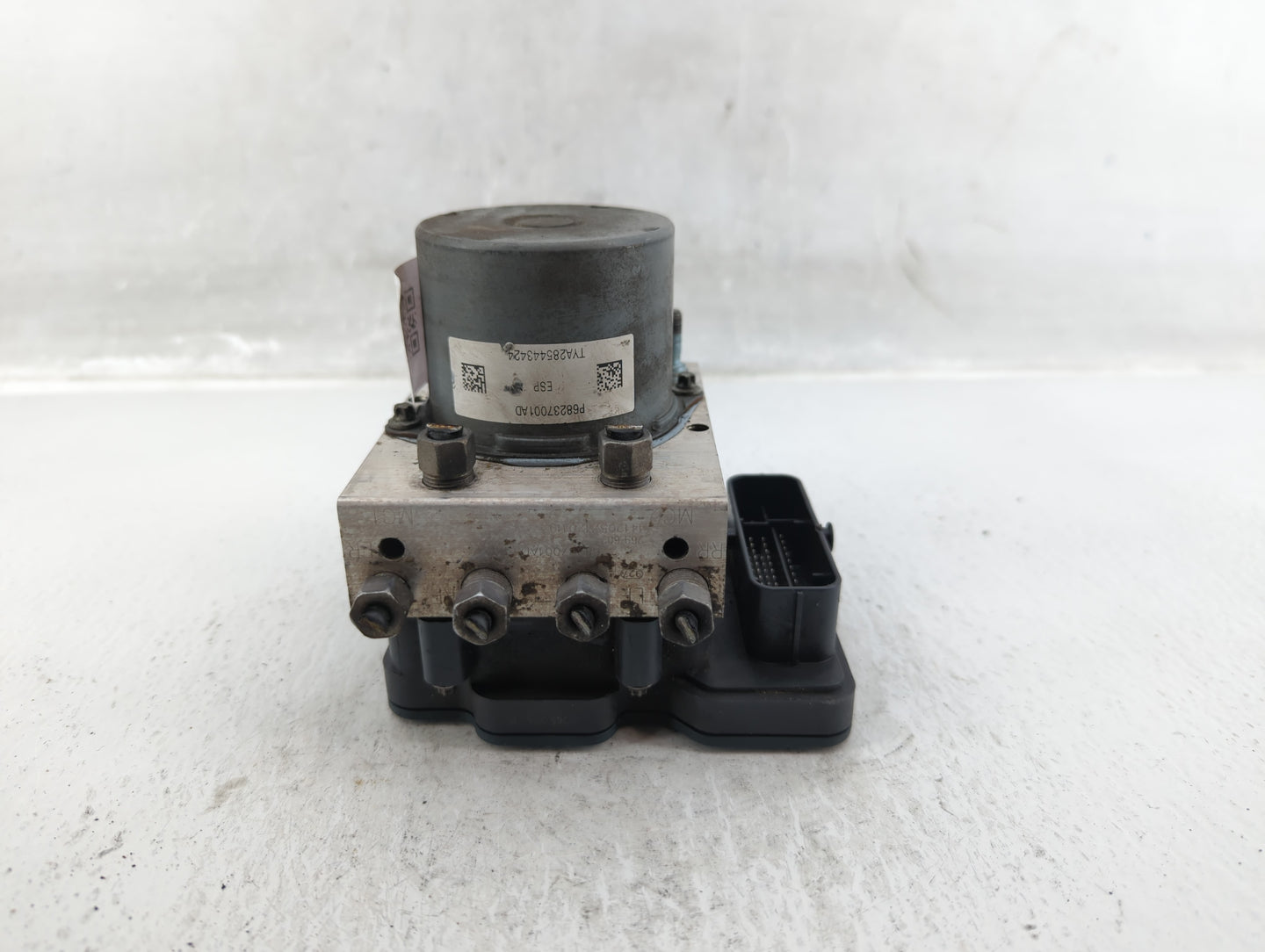 2015 Jeep Cherokee ABS Pump Control Module Replacement P/N:P68237001AD Fits OEM Used Auto Parts - Oemusedautoparts1.com