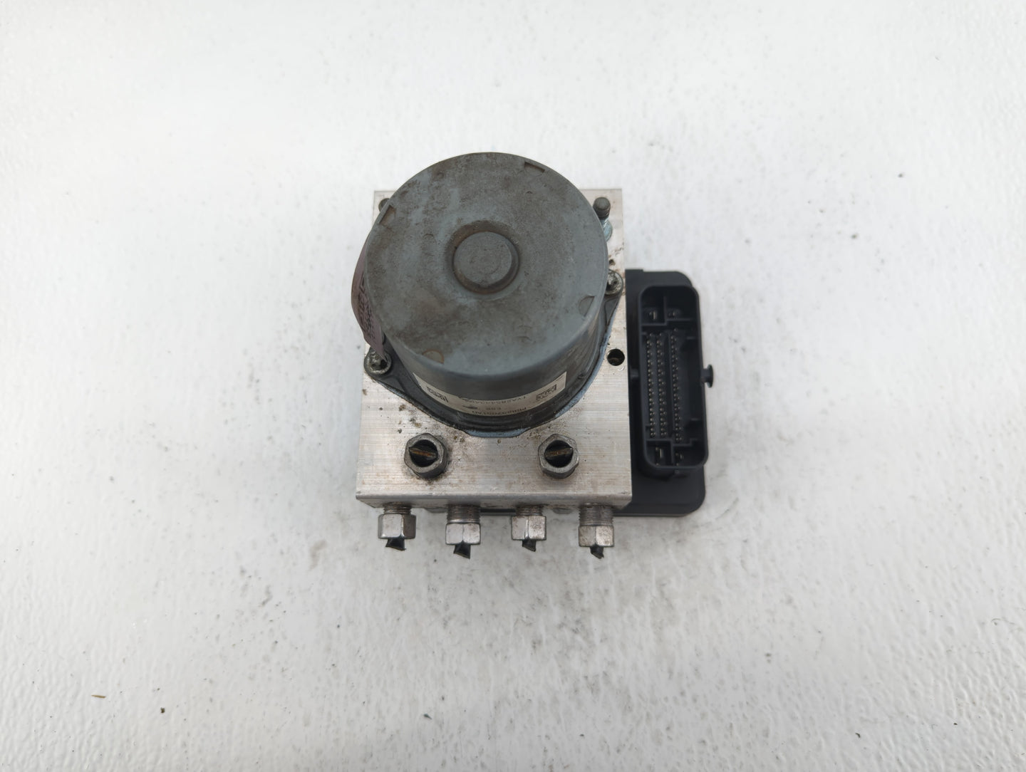 2015 Jeep Cherokee ABS Pump Control Module Replacement P/N:P68237001AD Fits OEM Used Auto Parts - Oemusedautoparts1.com