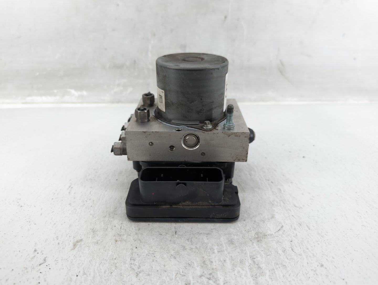 2015 Jeep Cherokee ABS Pump Control Module Replacement P/N:P68237001AD Fits OEM Used Auto Parts - Oemusedautoparts1.com