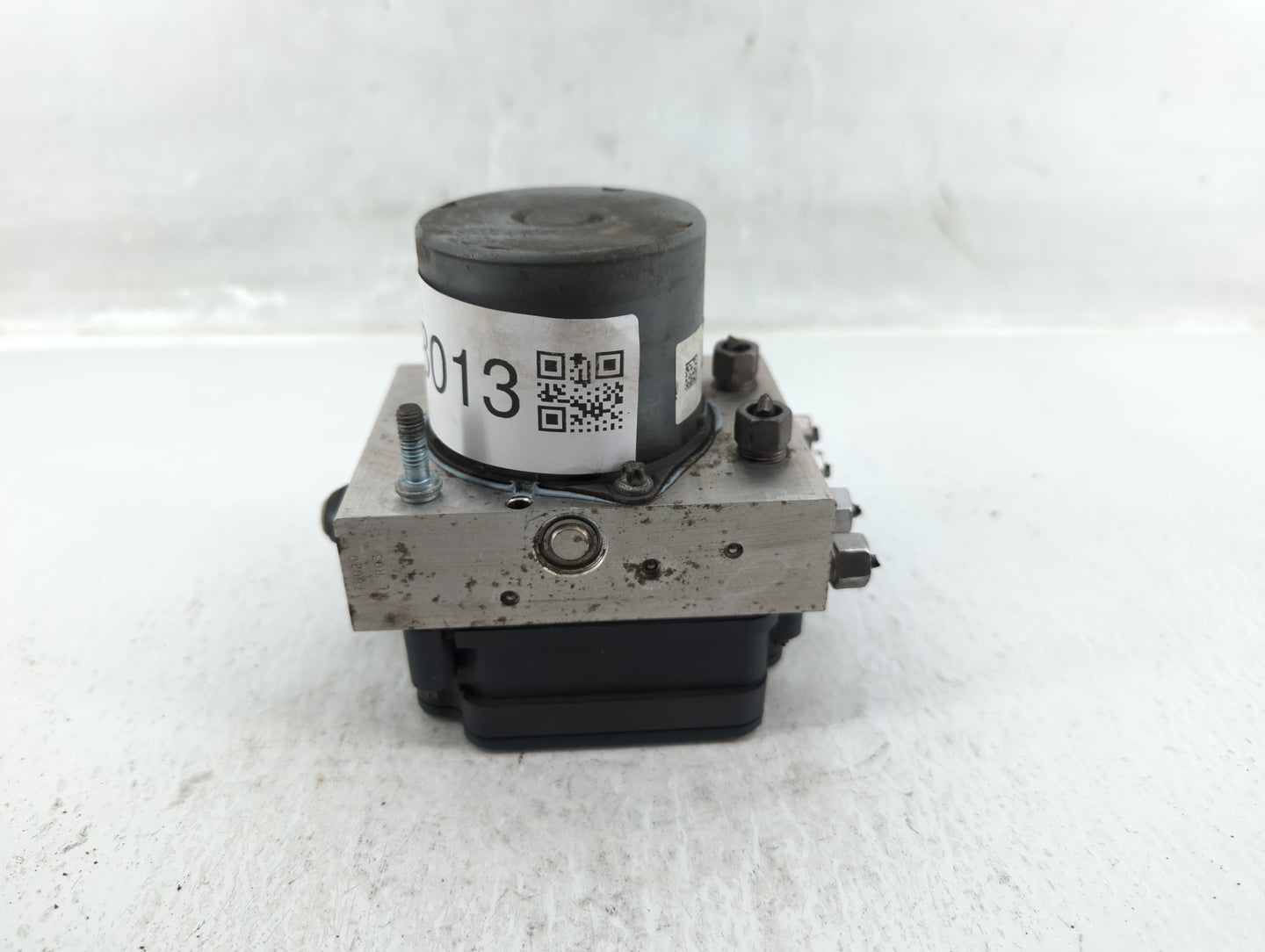 2015 Jeep Cherokee ABS Pump Control Module Replacement P/N:P68237001AD Fits OEM Used Auto Parts - Oemusedautoparts1.com