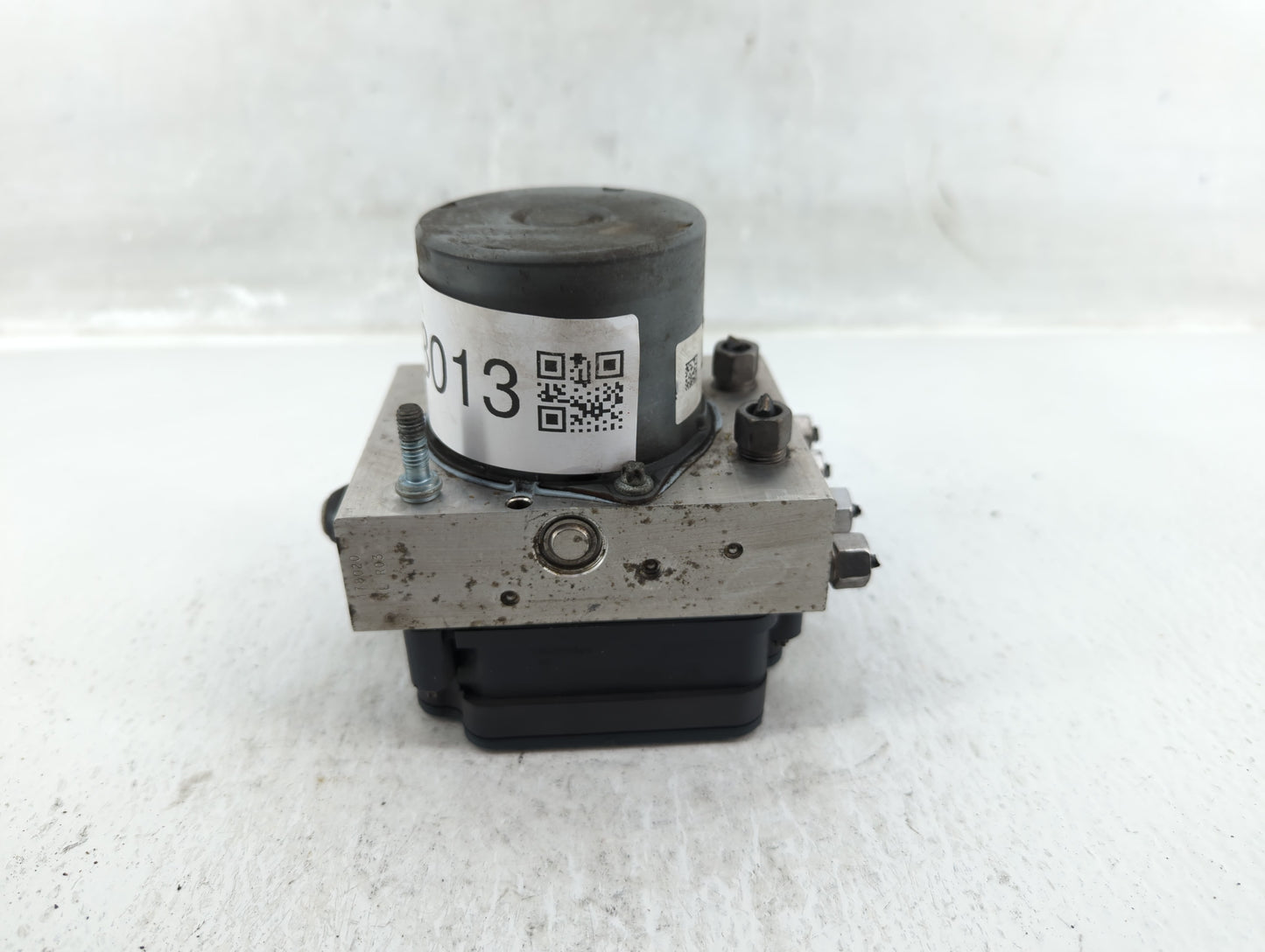 2015 Jeep Cherokee ABS Pump Control Module Replacement P/N:P68237001AD Fits OEM Used Auto Parts - Oemusedautoparts1.com