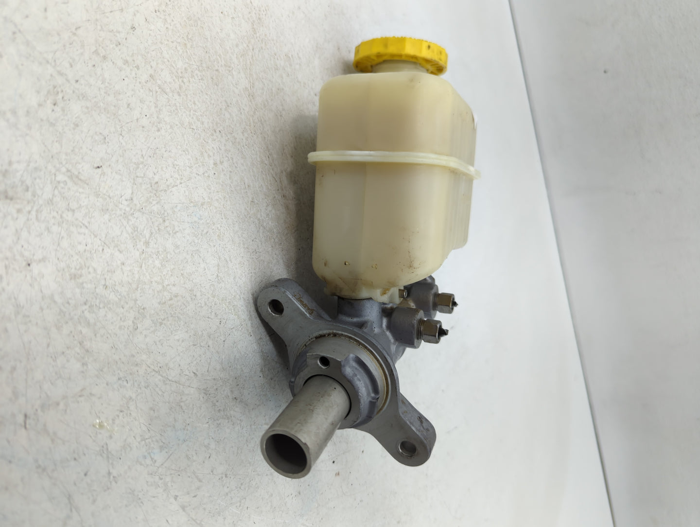 2014-2018 Jeep Cherokee Brake Master Cylinder - Oemusedautoparts1.com