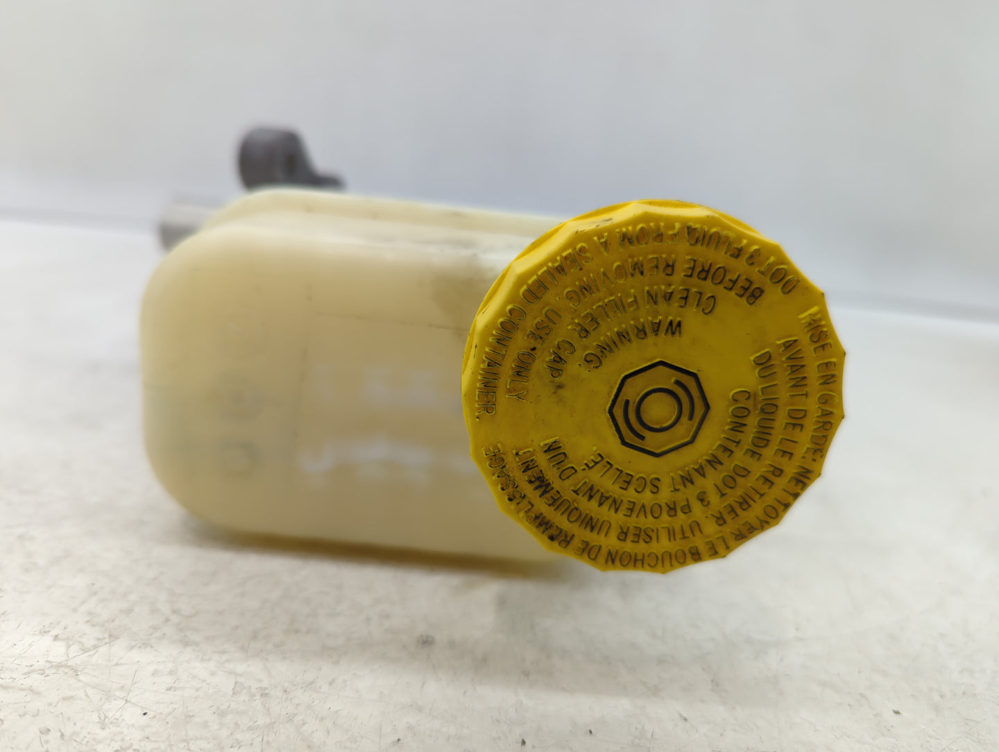 2014-2018 Jeep Cherokee Brake Master Cylinder - Oemusedautoparts1.com