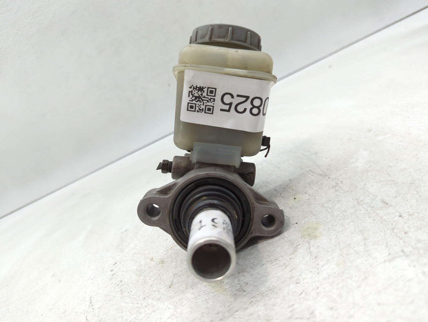 2015 Jeep Cherokee Brake Master Cylinder - Oemusedautoparts1.com