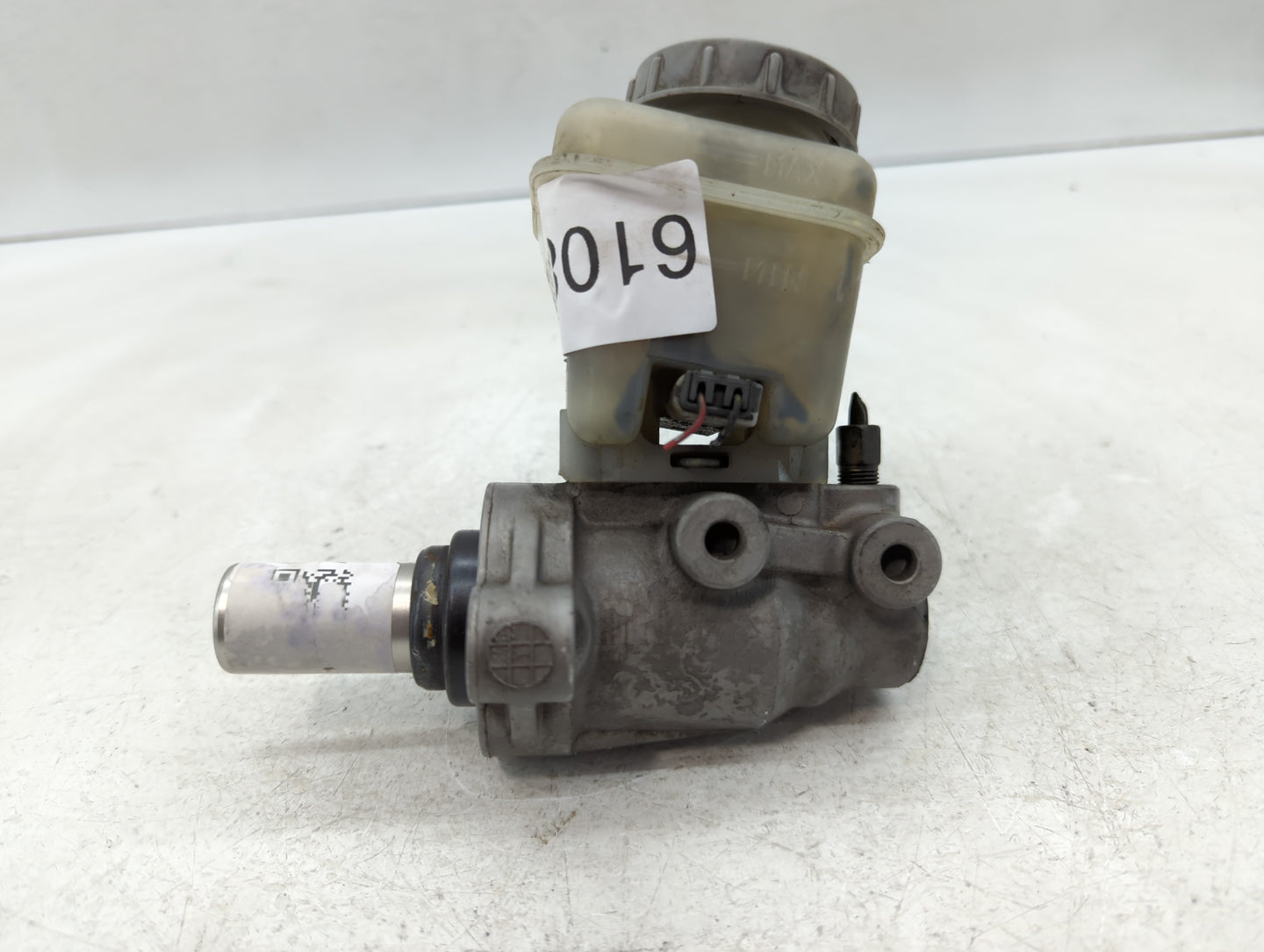 2015 Jeep Cherokee Brake Master Cylinder - Oemusedautoparts1.com