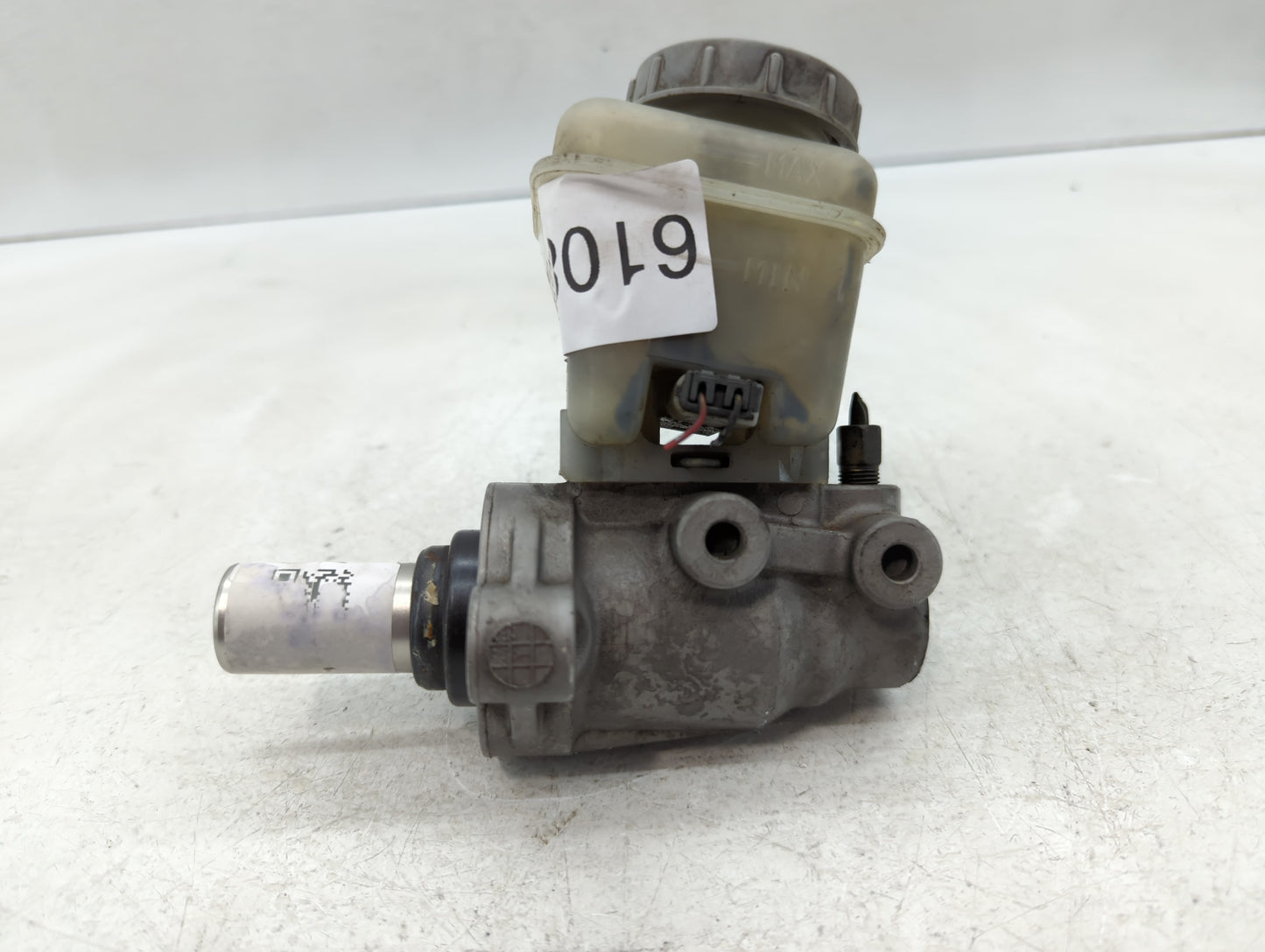 2015 Jeep Cherokee Brake Master Cylinder - Oemusedautoparts1.com