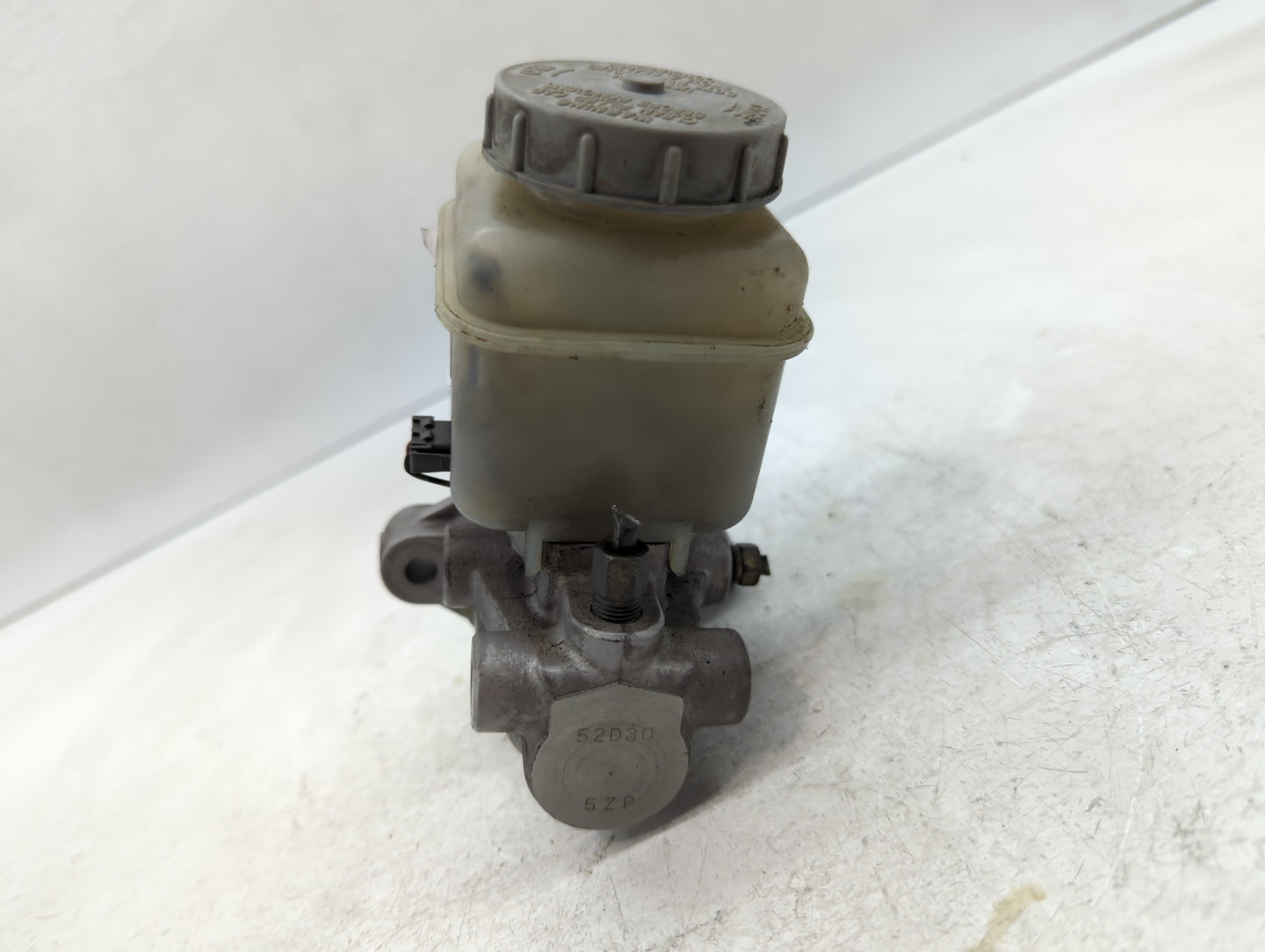 2015 Jeep Cherokee Brake Master Cylinder - Oemusedautoparts1.com