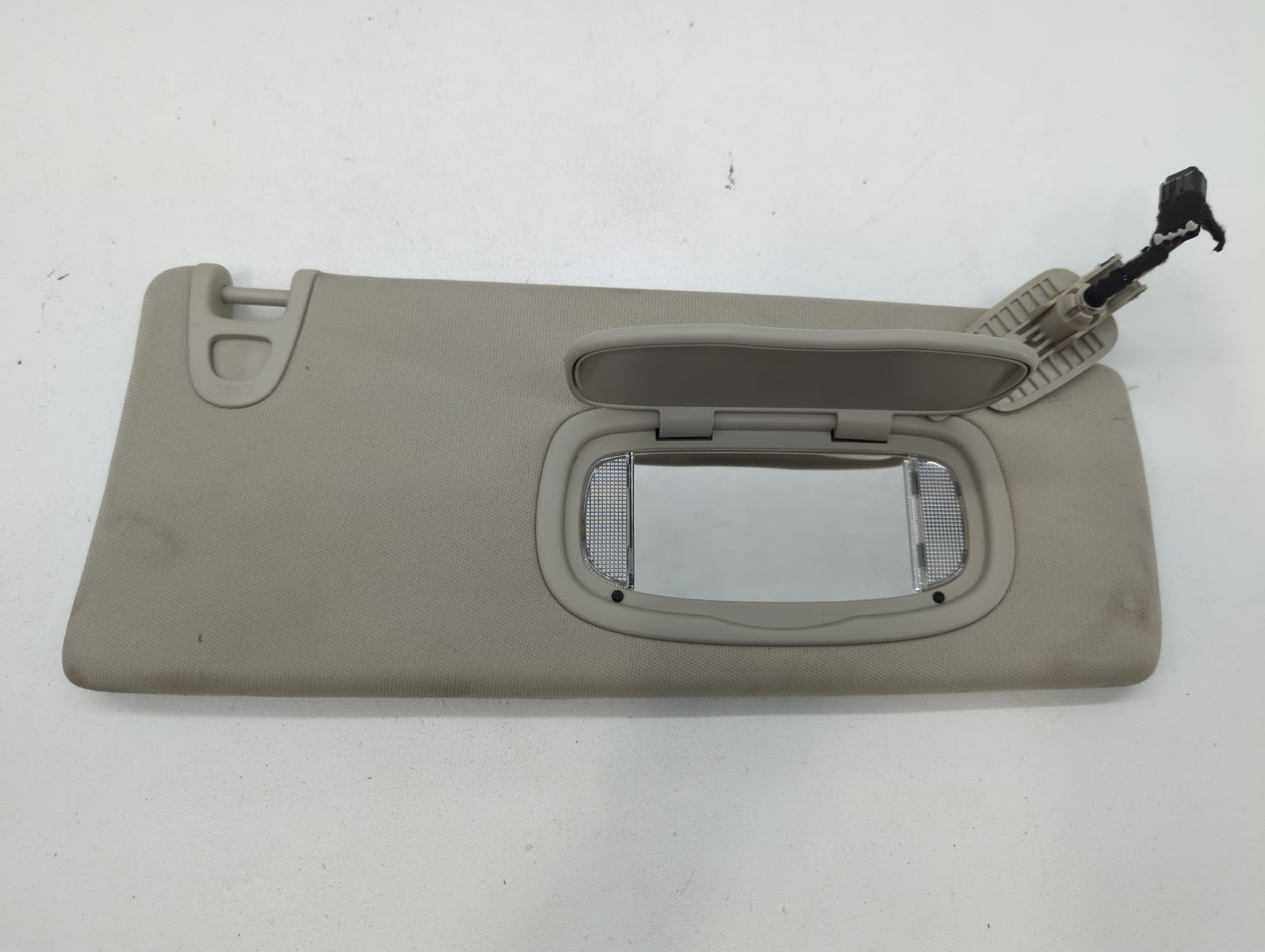 2014-2018 Jeep Cherokee Sun Visor Shade Replacement Passenger Right Mirror Fits Fits 2014 2015 2016 2017 2018 OEM Used Auto 