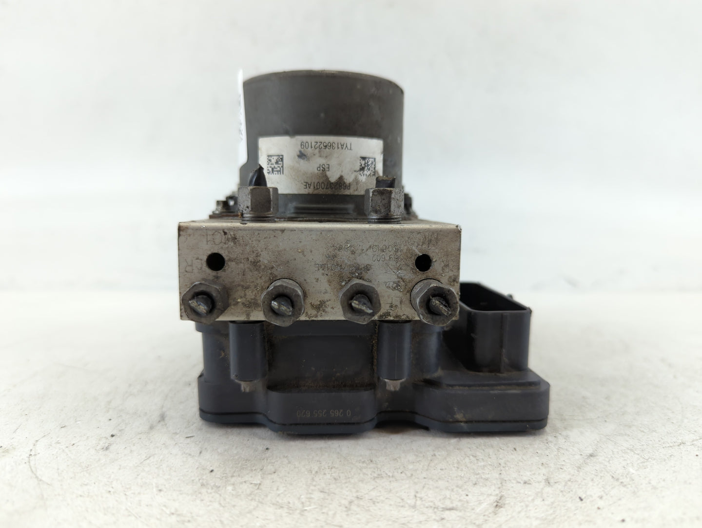 2015 Jeep Cherokee ABS Pump Control Module Replacement P/N:68237001AE Fits OEM Used Auto Parts - Oemusedautoparts1.com