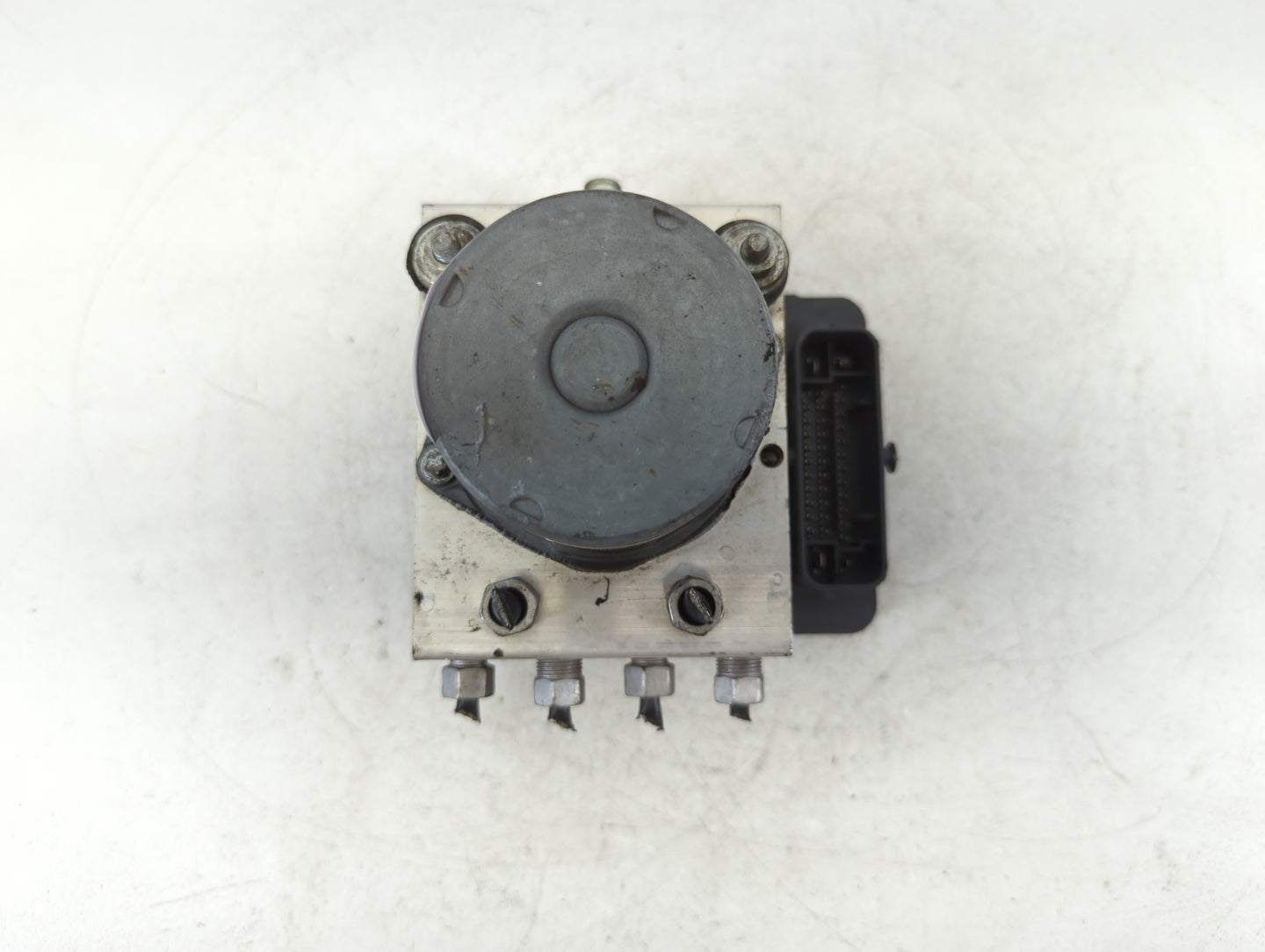 2015 Jeep Cherokee ABS Pump Control Module Replacement P/N:68237001AE Fits OEM Used Auto Parts - Oemusedautoparts1.com