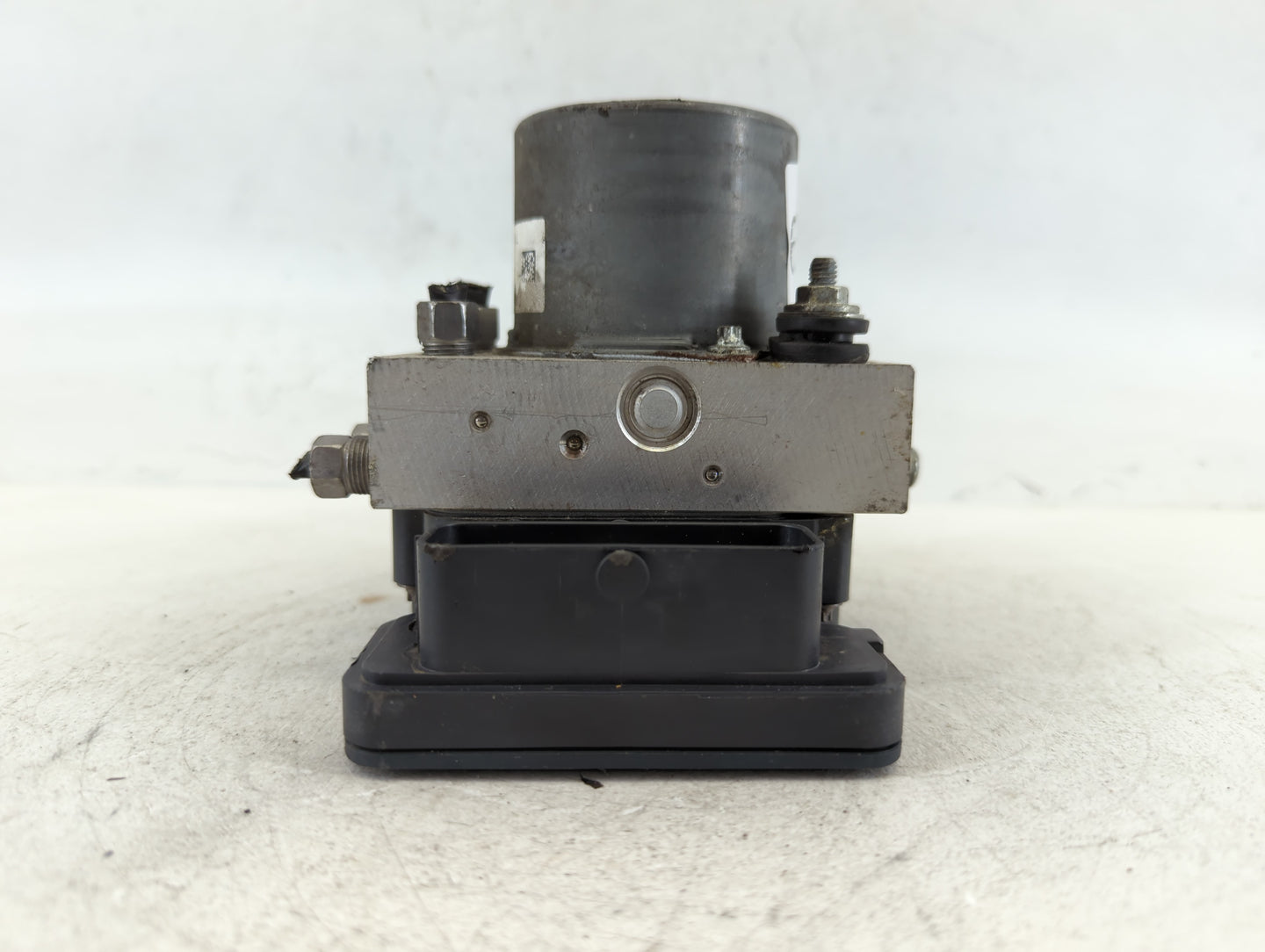 2015 Jeep Cherokee ABS Pump Control Module Replacement P/N:68237001AE Fits OEM Used Auto Parts - Oemusedautoparts1.com