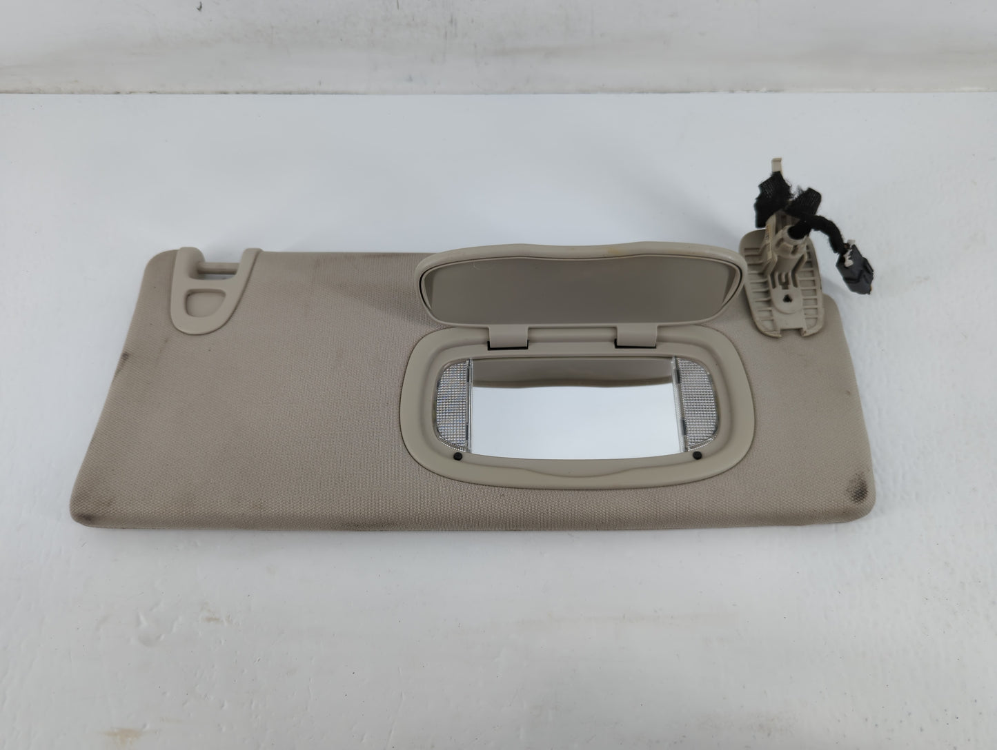 2014-2018 Jeep Cherokee Sun Visor Shade Replacement Passenger Right Mirror Fits Fits 2014 2015 2016 2017 2018 OEM Used Auto 