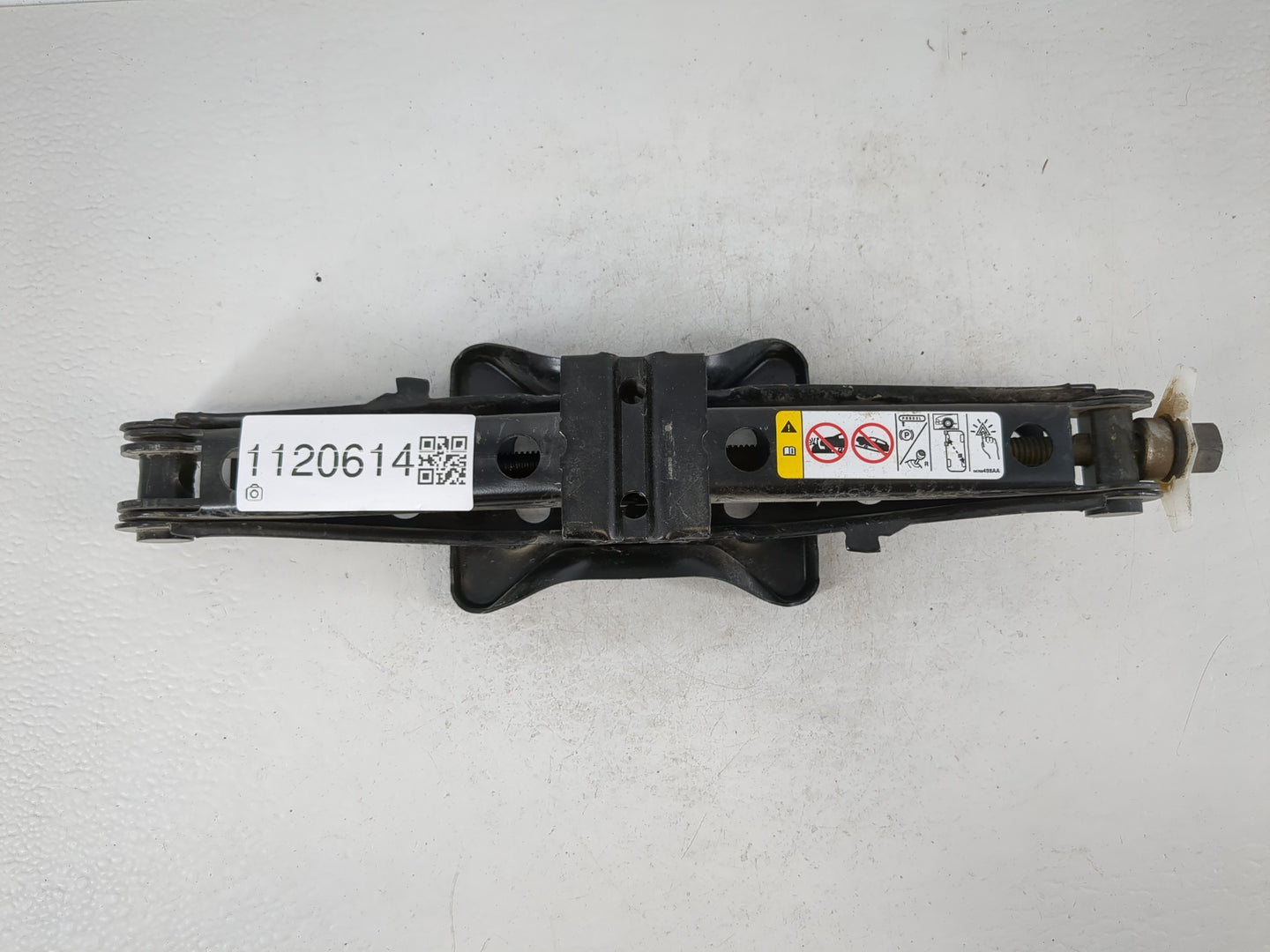 2015 Jeep Compass Spare Scissor Car Jack 1120614 - Oemusedautoparts1.com